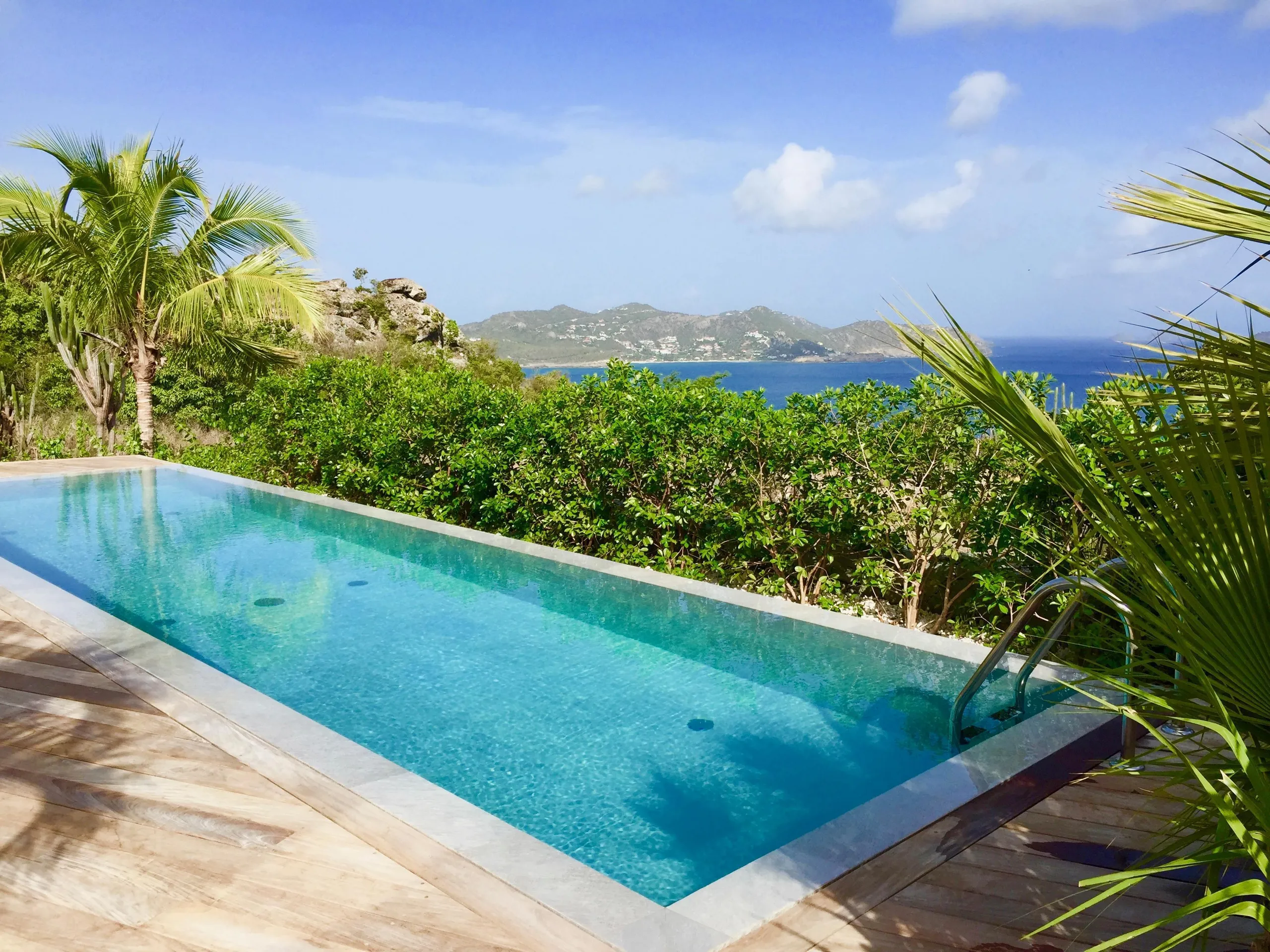 Exquisite Seaside Villa with Private Pool and Ocean Views, Camaruche