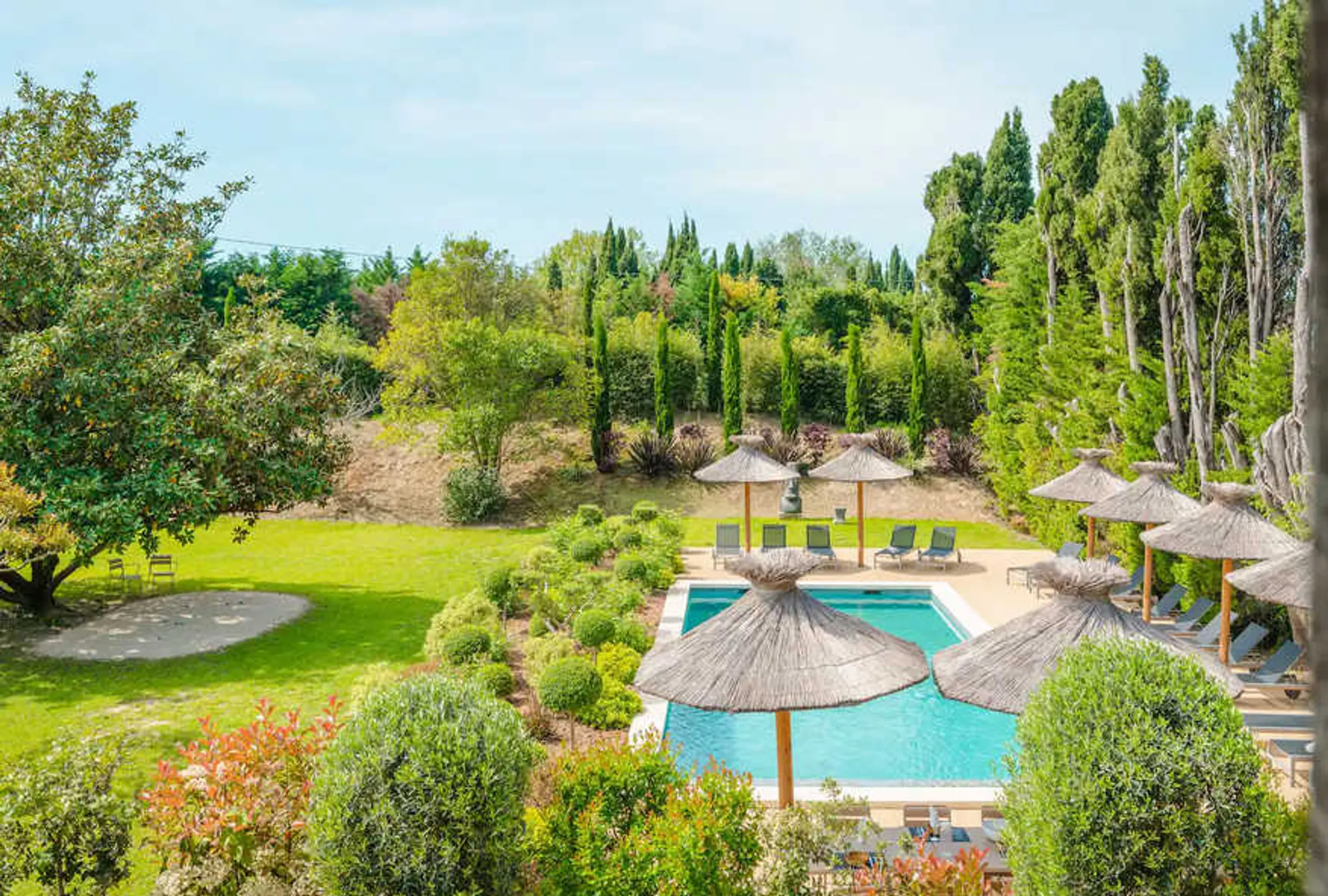 Deluxe Provençal Relaxation with Heated Pool — photograph 3