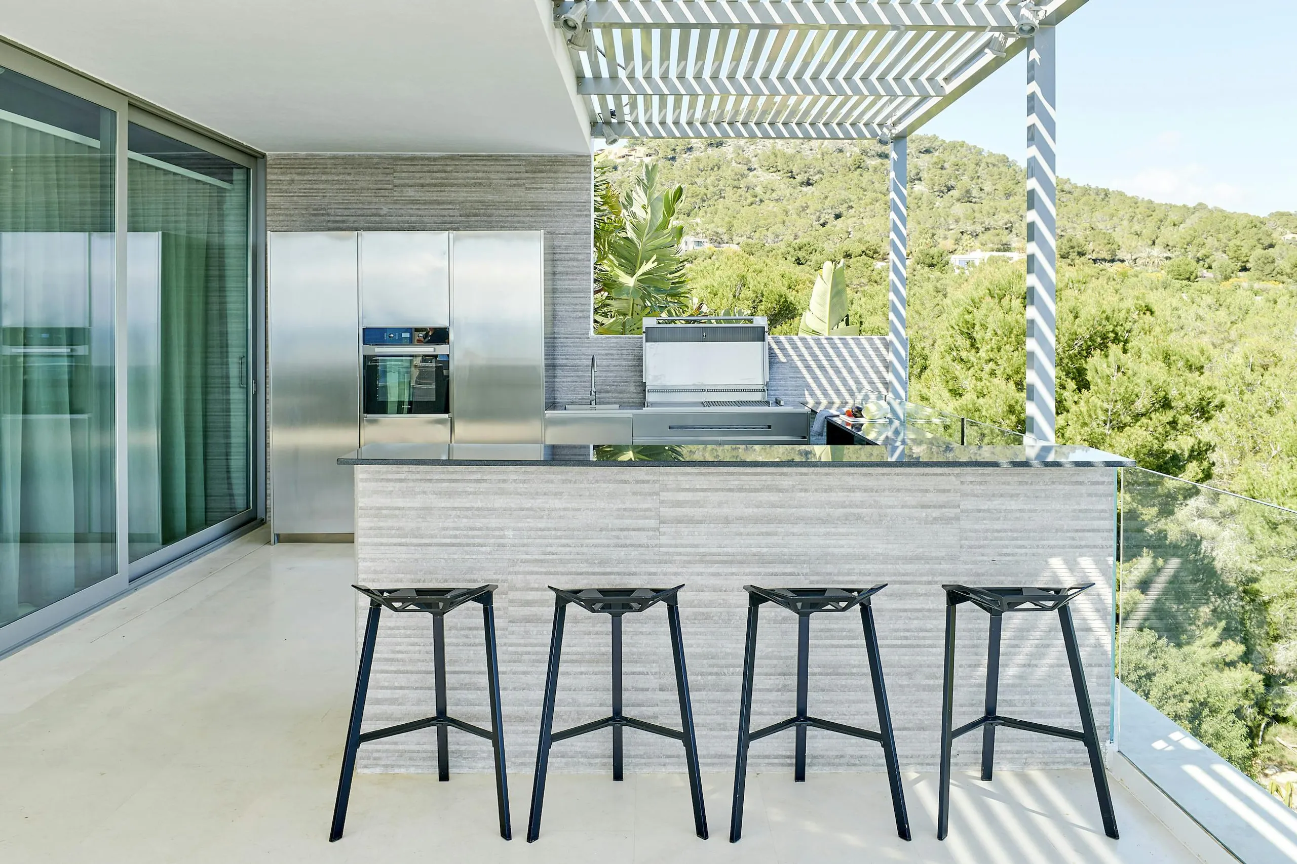 Classic Contemporary Luxury Villa in Ibiza with Private Pool, Fitness Room, and Ball Court — photograph 12
