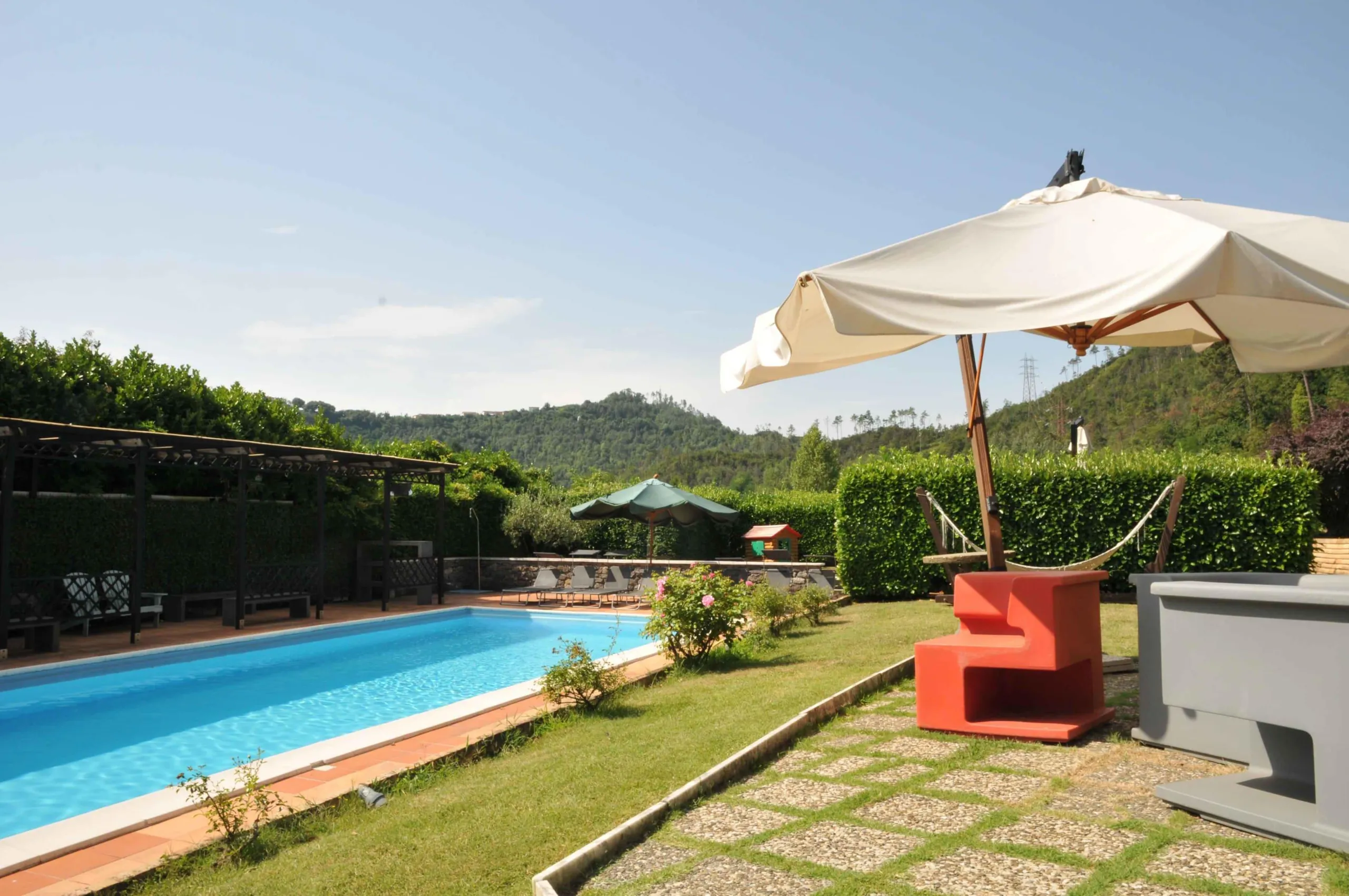 Spacious Villa With Pool And Tennis Court — photograph 3