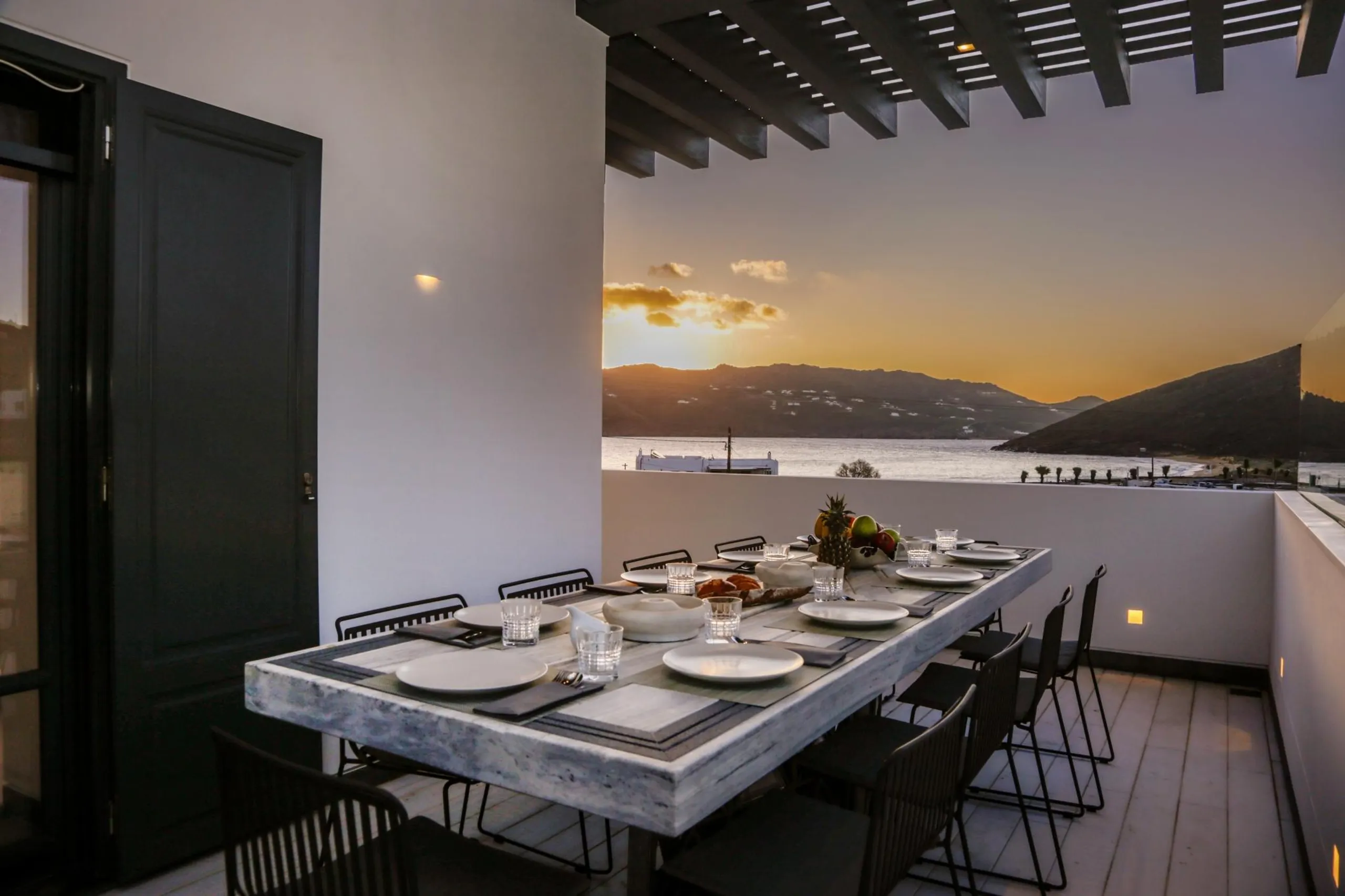 Invigorating Mykonos Retreat with Gorgeous Views — photograph 5