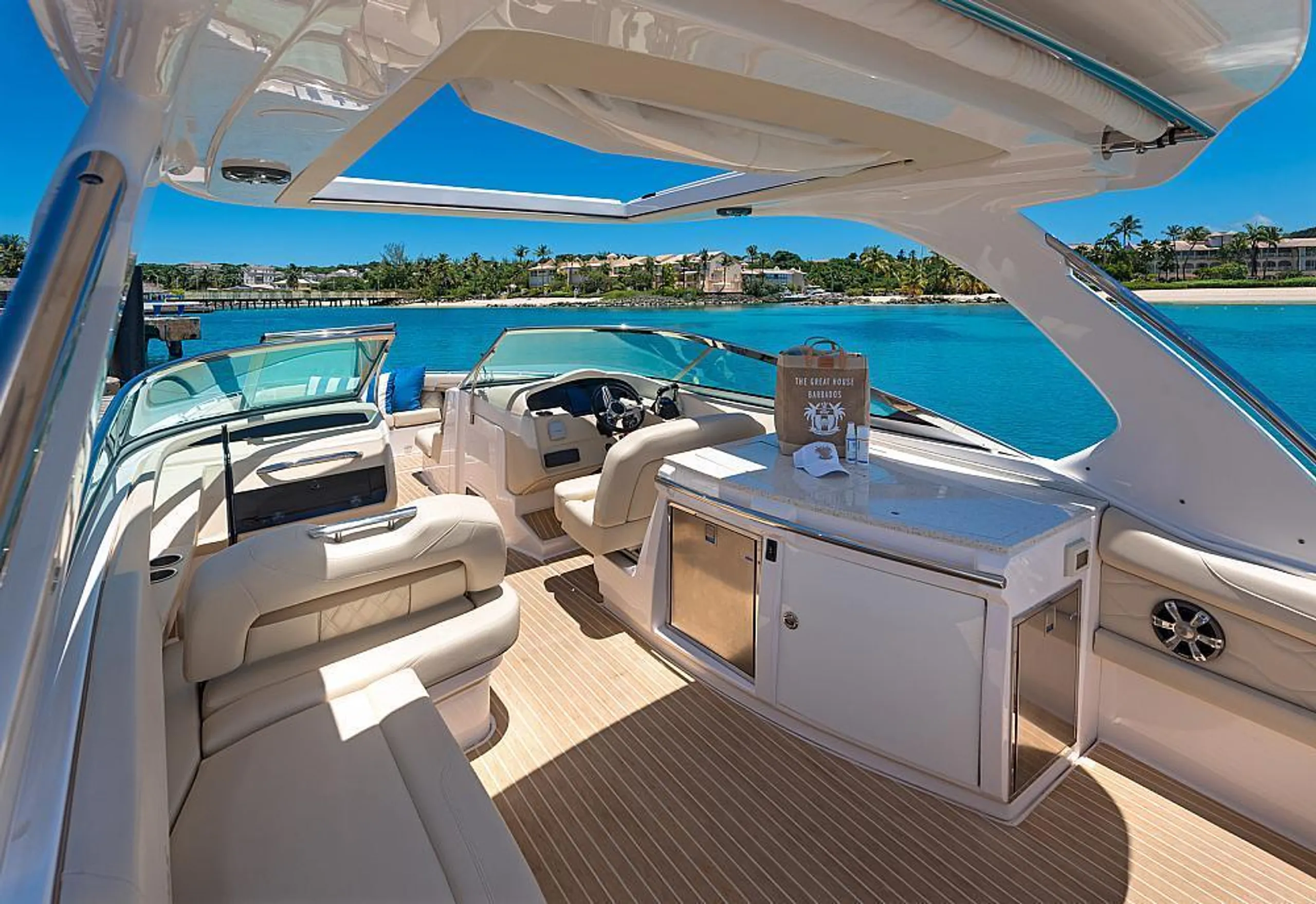 Barbados Impeccably Designed Beachfront Villa with Tropical Gardens and Infinity Pool — photograph 9
