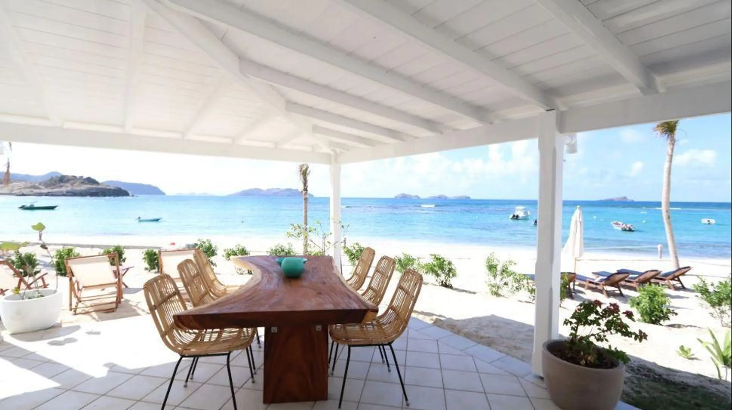 Relaxing Oasis Villa with Ocean Views and a Jacuzzi in St. Barths — photograph 7