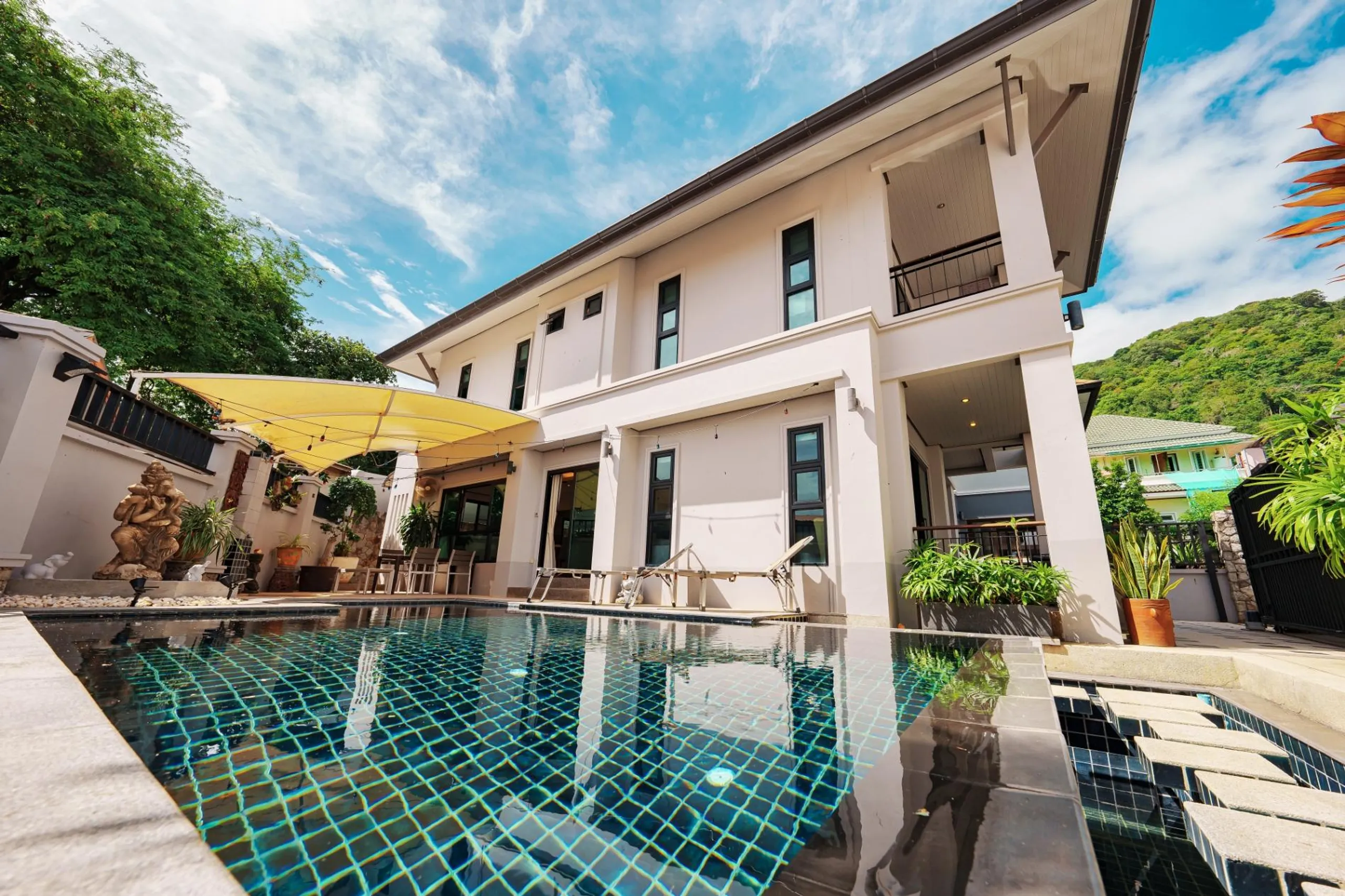 Elegant 3 BR Villa with Private Pool — photograph 2