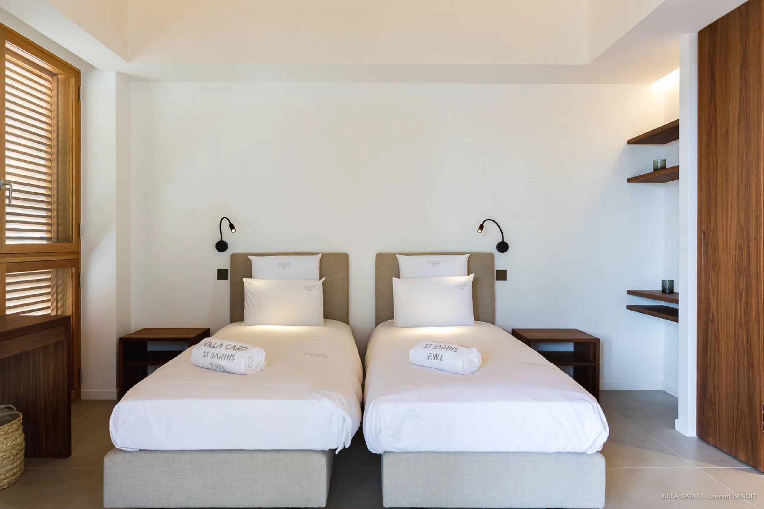 Serene Seaview Villa with Infinity Pool and Fitness Room — photograph 11