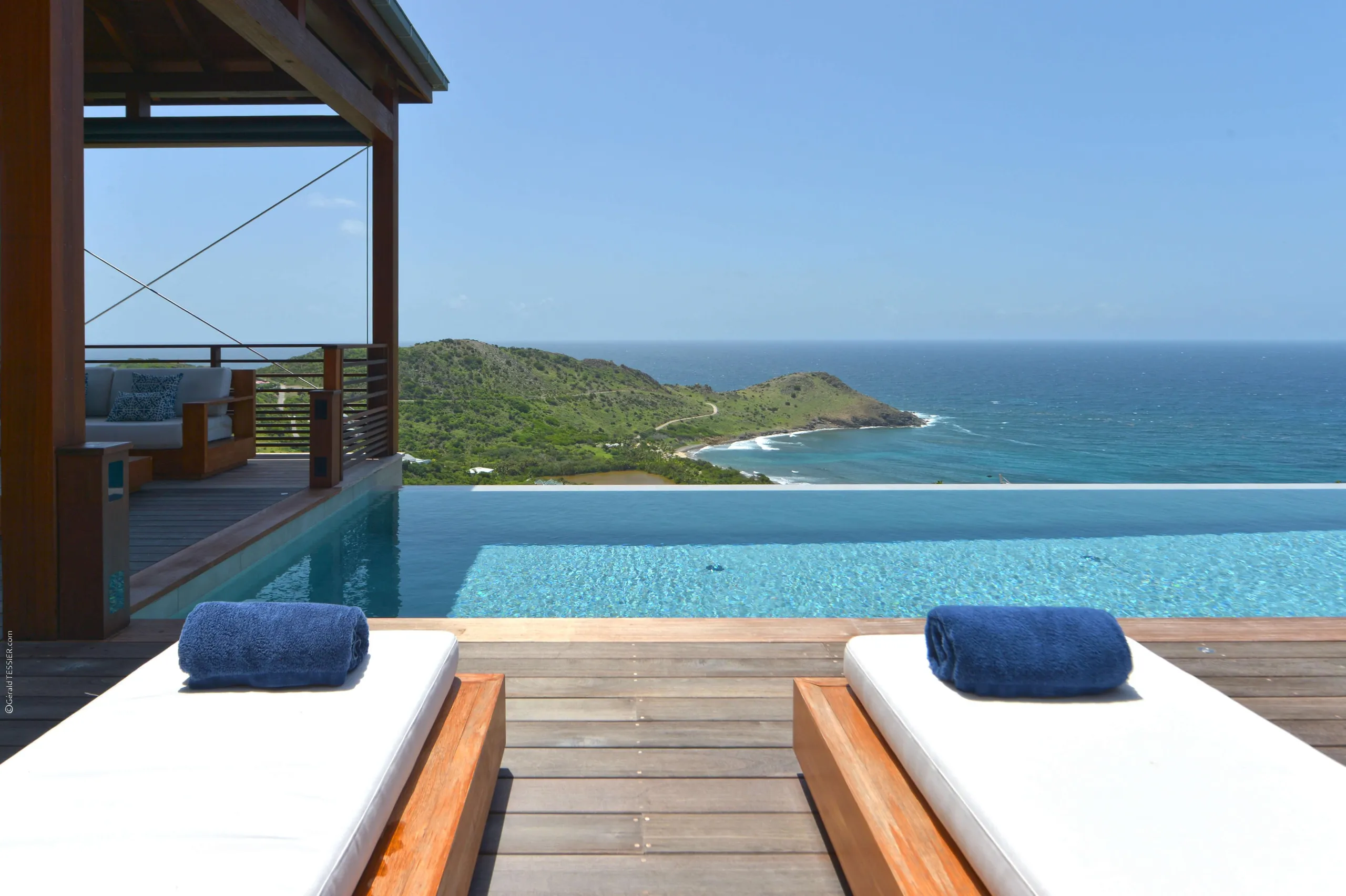 Seamless Harmony Hilltop Villa in St. Barts with an Infinity Pool — photograph 6
