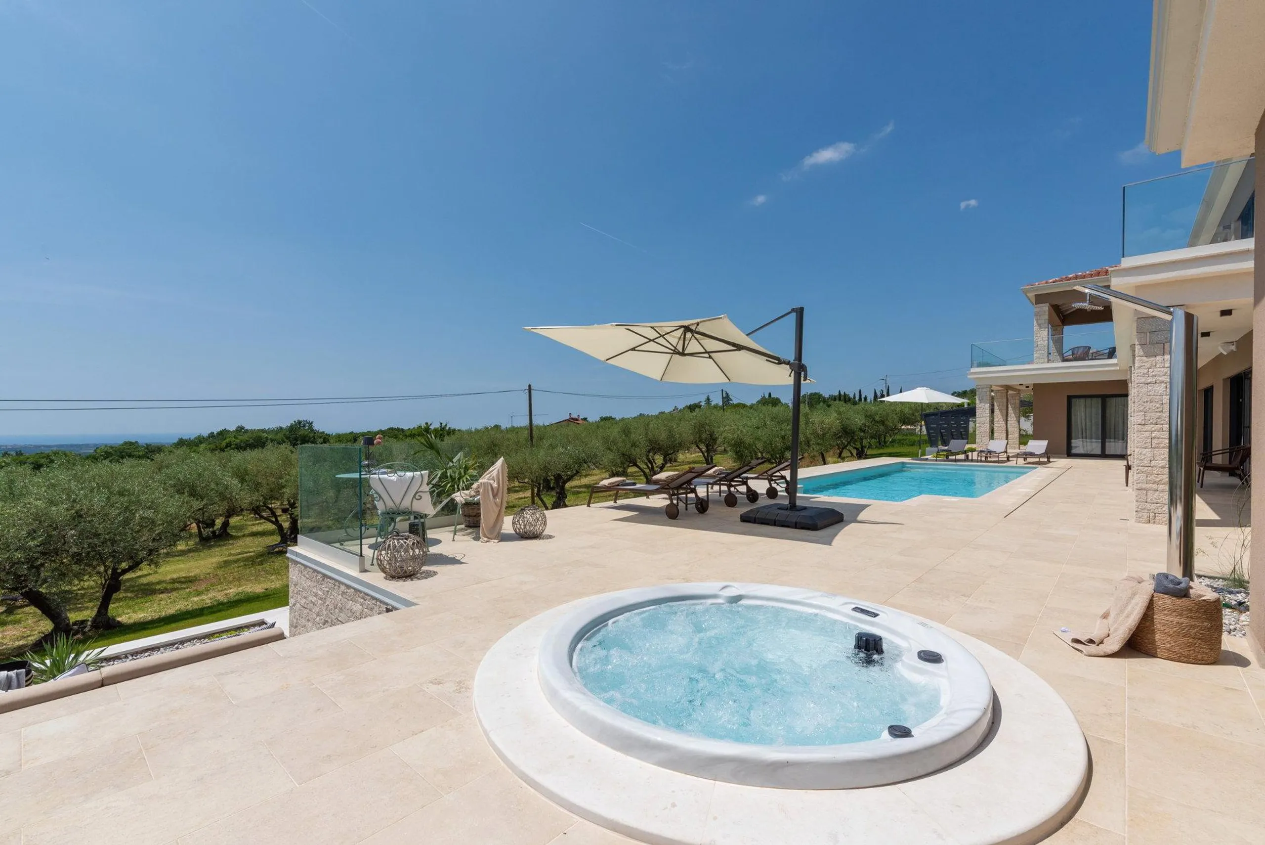 Plush and Inviting 4Bedroom Villa with Private Pool, Jacuzzi and Sauna — photograph 11