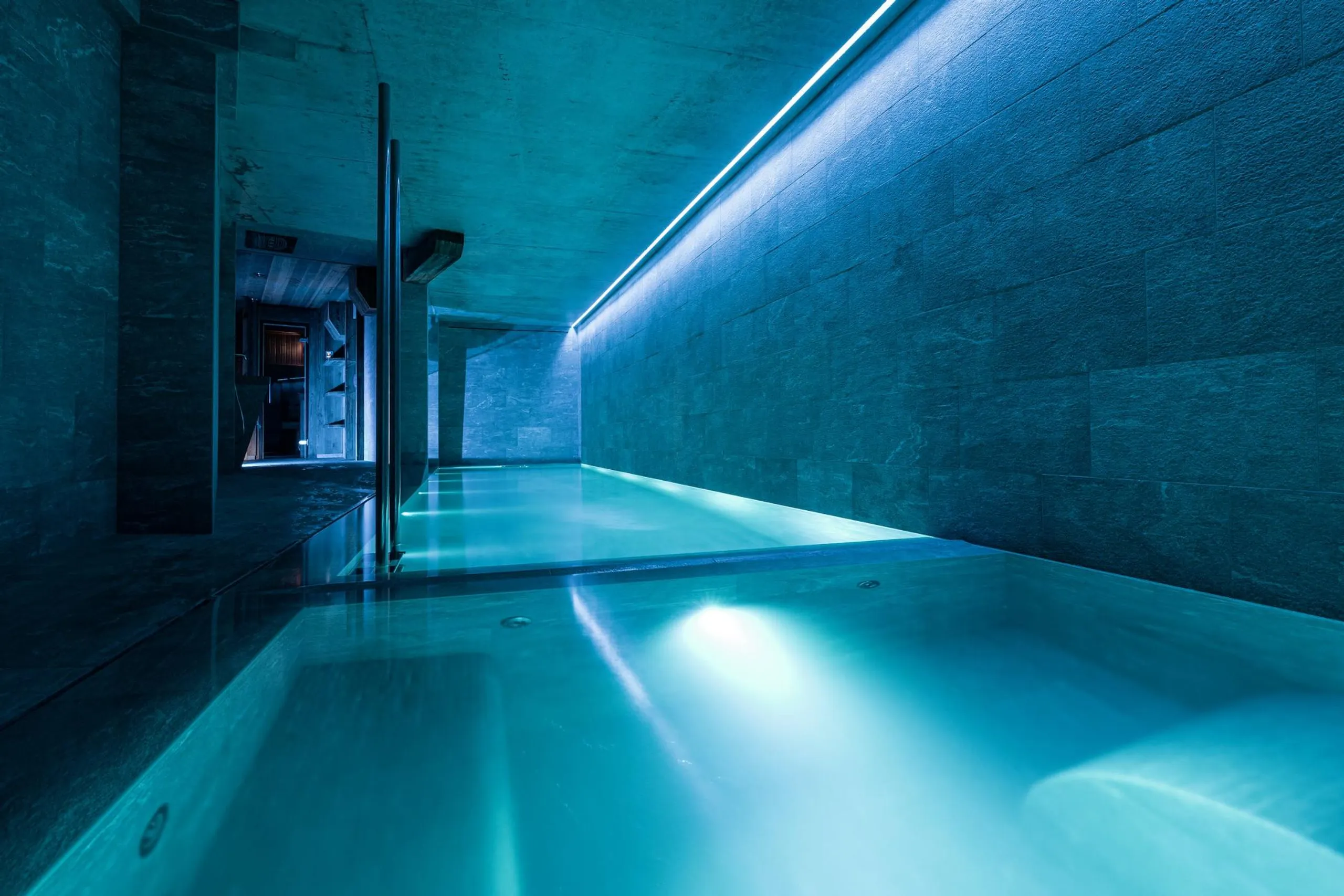 Le Fornet Luxury Alpine Retreat with Indoor Pool — photograph 5