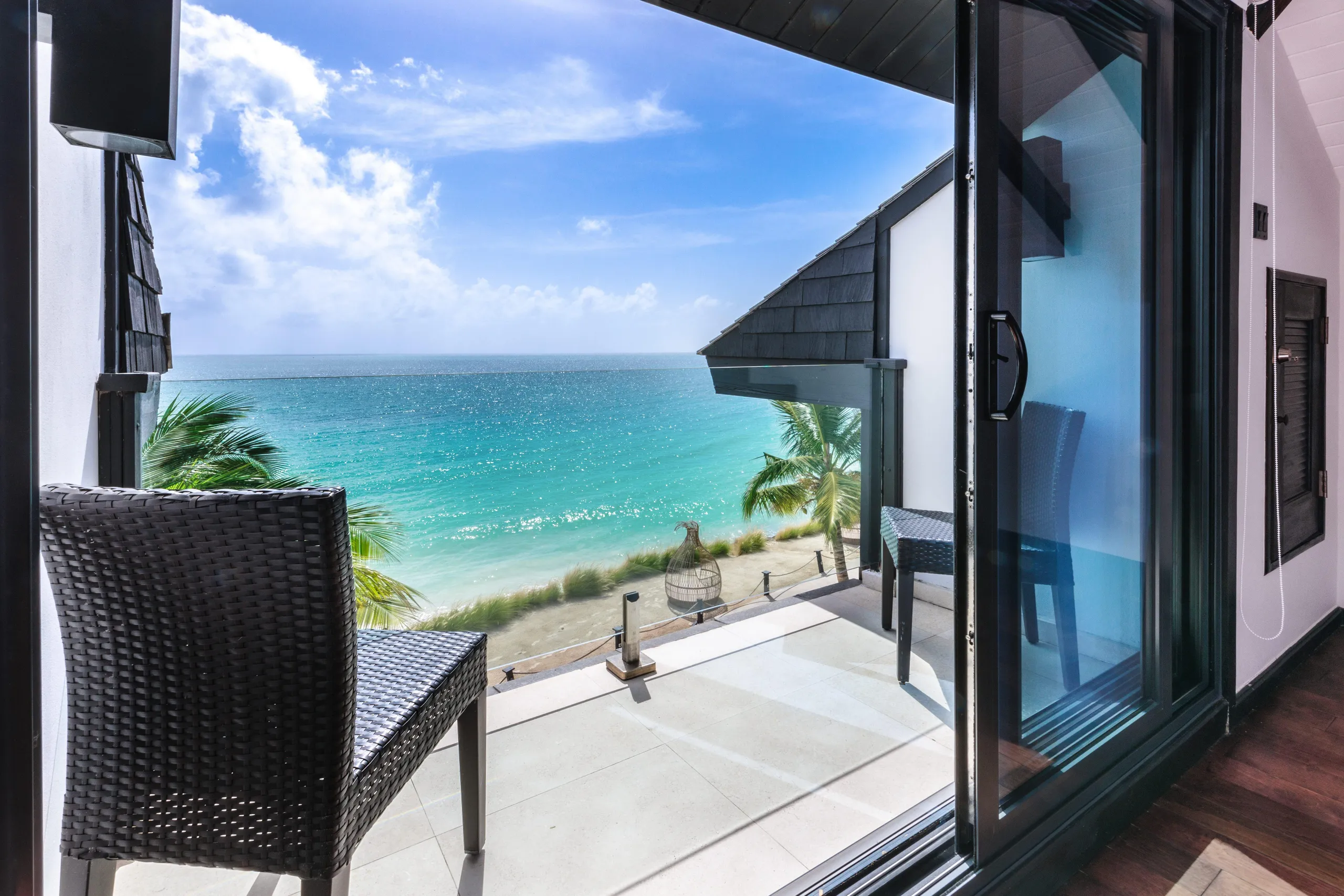 Posh Beachfront 3-Story Townhouse with Wrap-Around Terrace & Pool — photograph 5