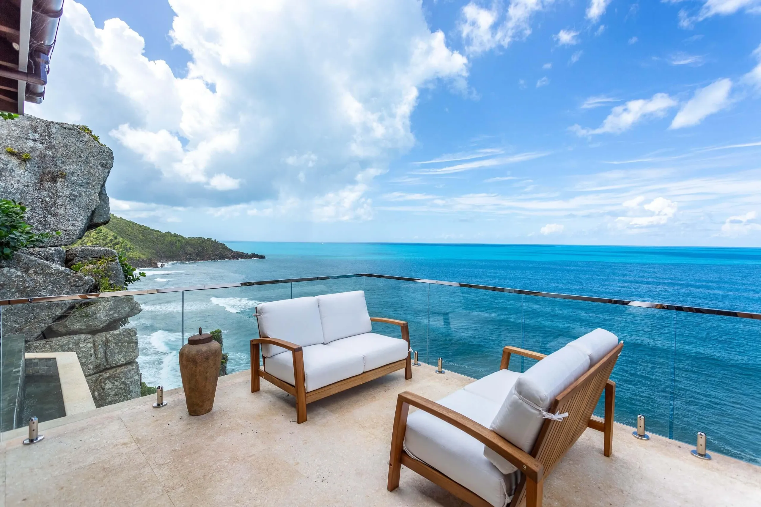 Ocean View Luxury Villa with Infinity Lounge Pool and Stunning Ocean Views — photograph 4