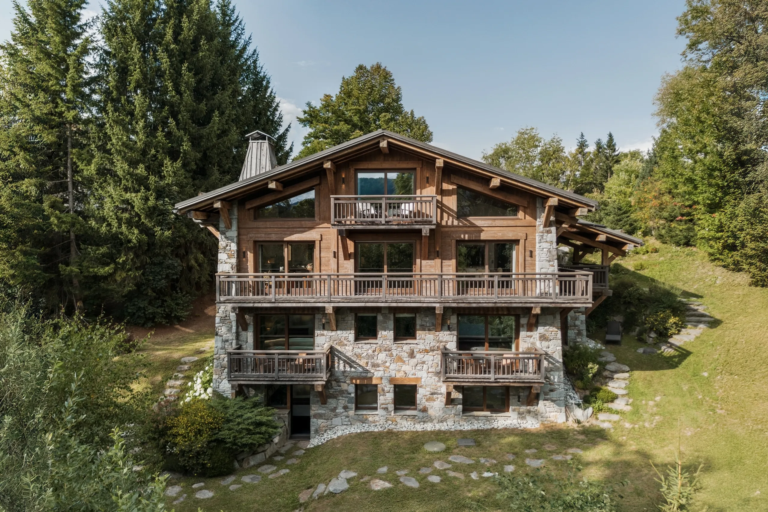 7BR Luxury Chalet with Hammam and Cinema in Megève — photograph 2