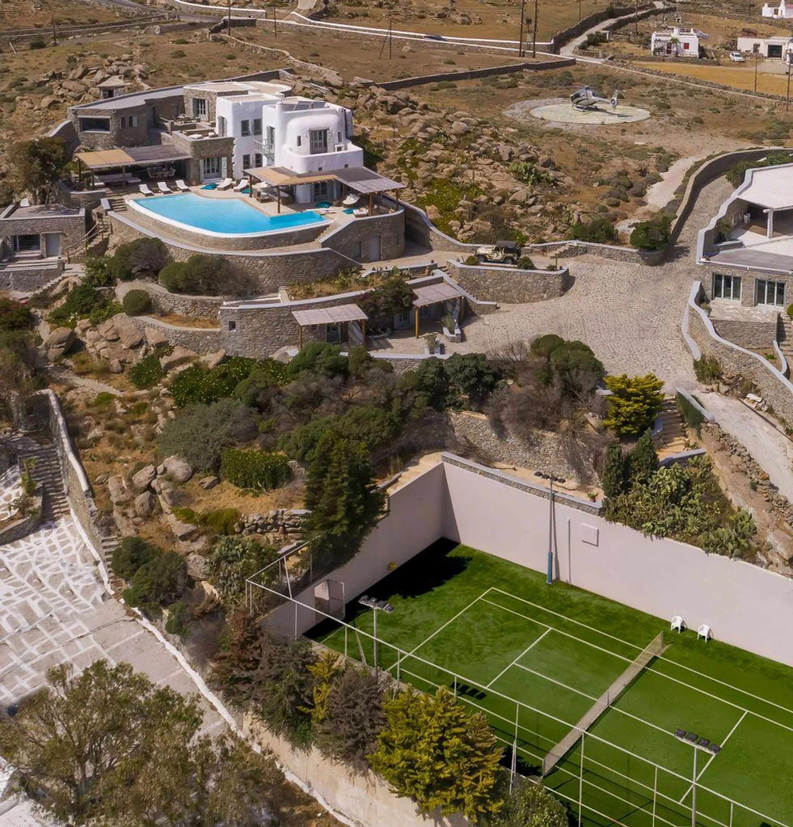 Grandiose Mykonos Villa with Gorgeous Pool and Sea Views — photograph 5