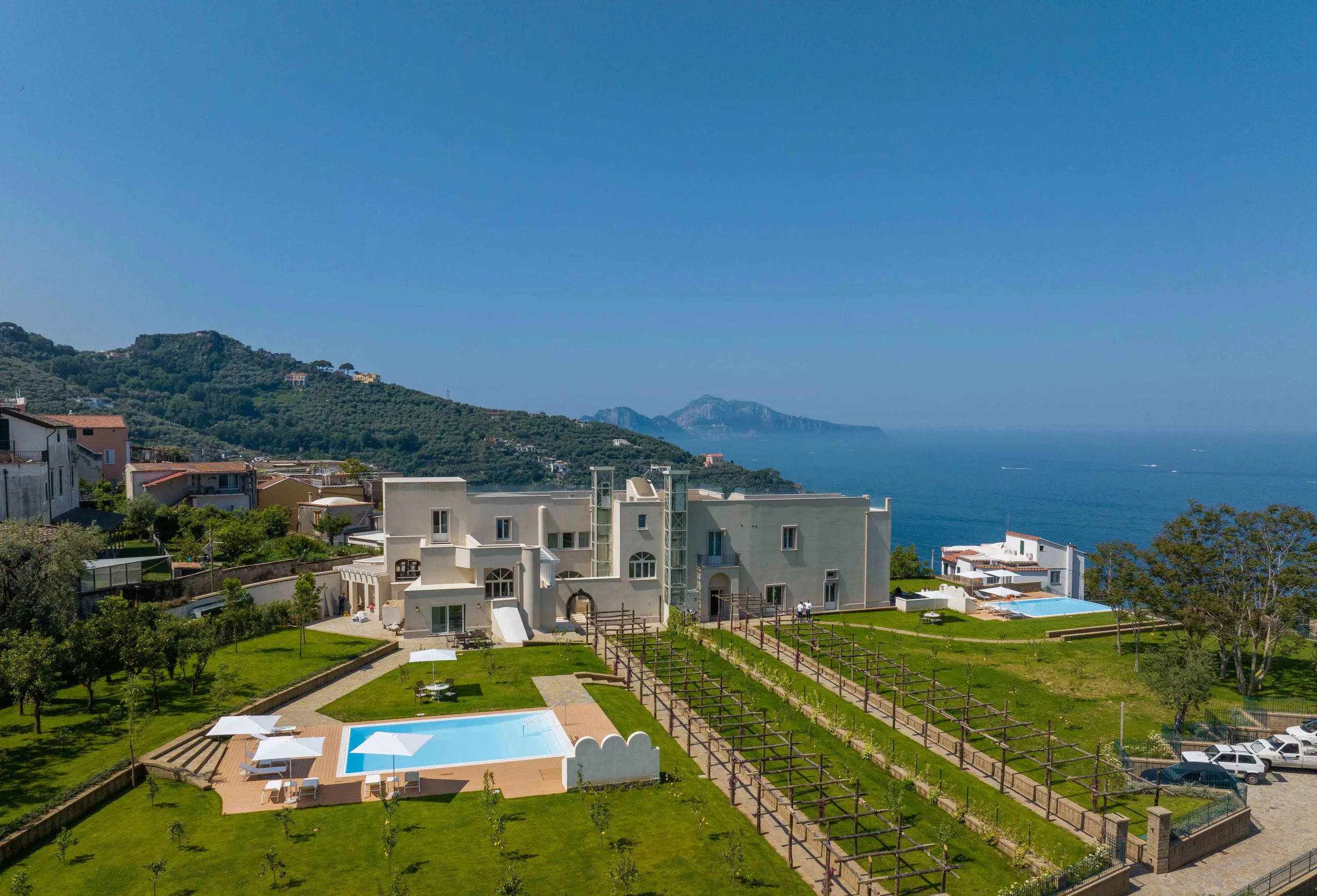 Refreshing Villa in Massa Lubrense with Heated Pool and Panoramic Views of Capri Island — photograph 4