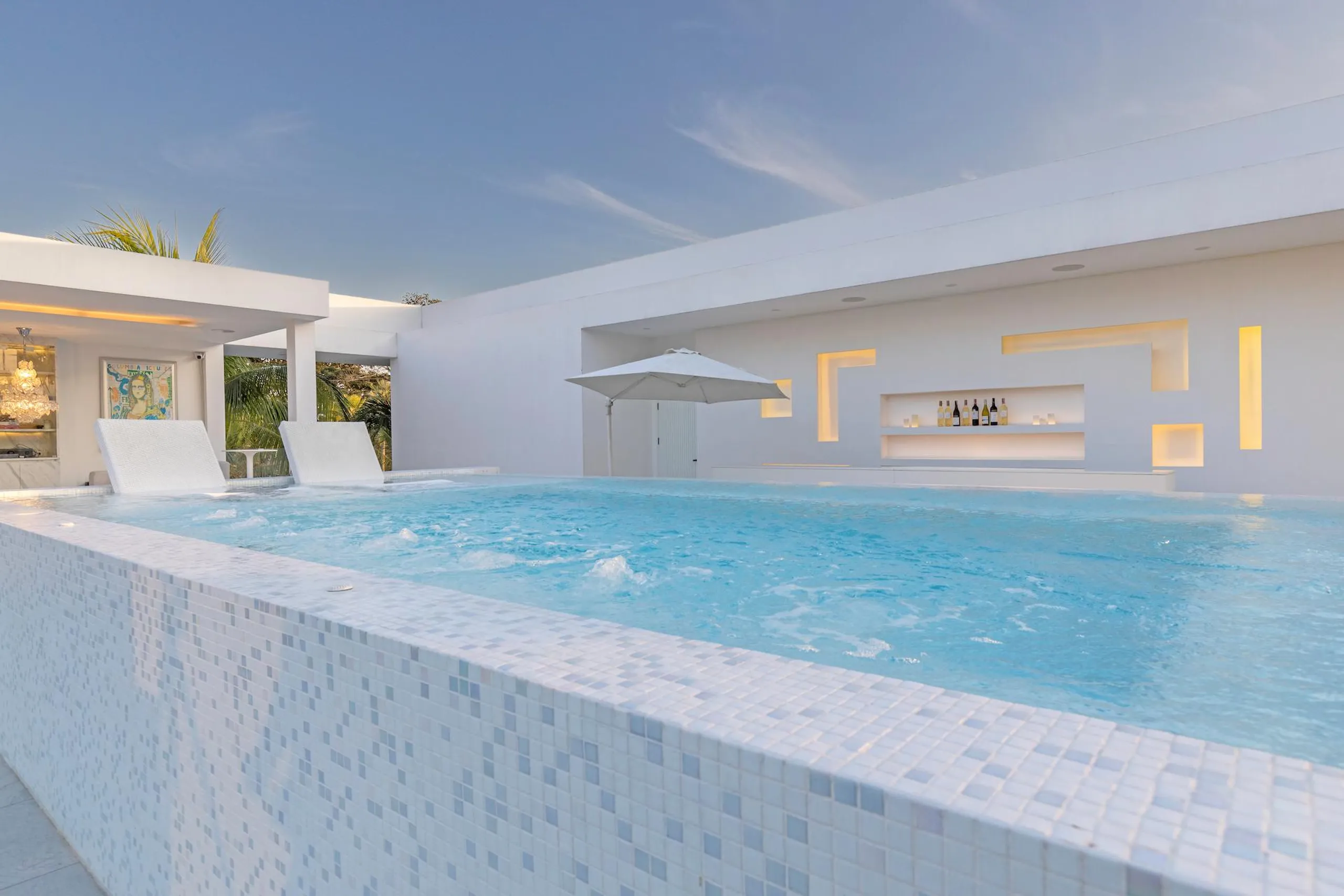 Chiang Mai Luxury Modern Villa with Stylish Aesthetic and Pool — photograph 3