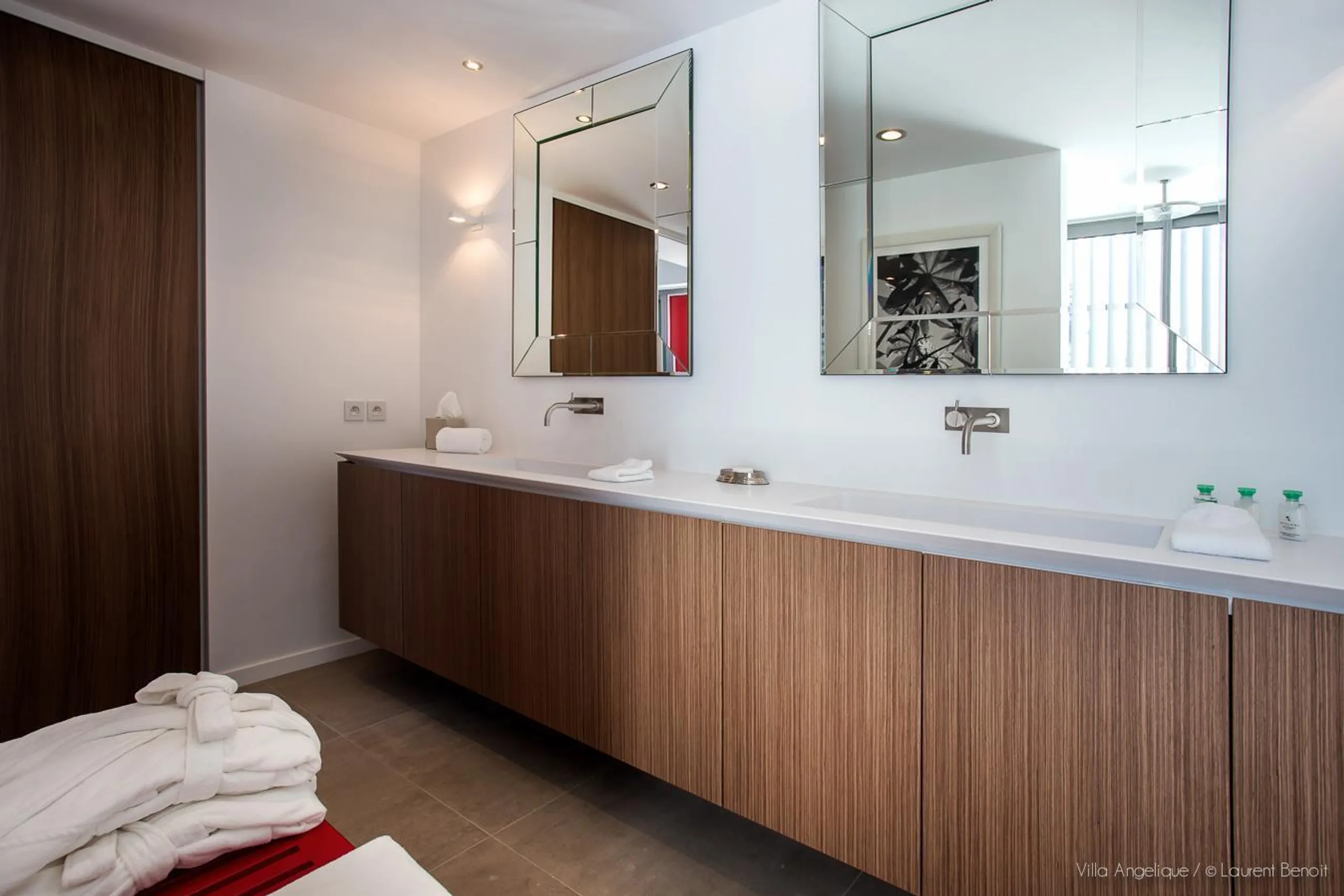 Plentiful Paradise St Jean Estate with Private Pool and Fitness Room — photograph 12