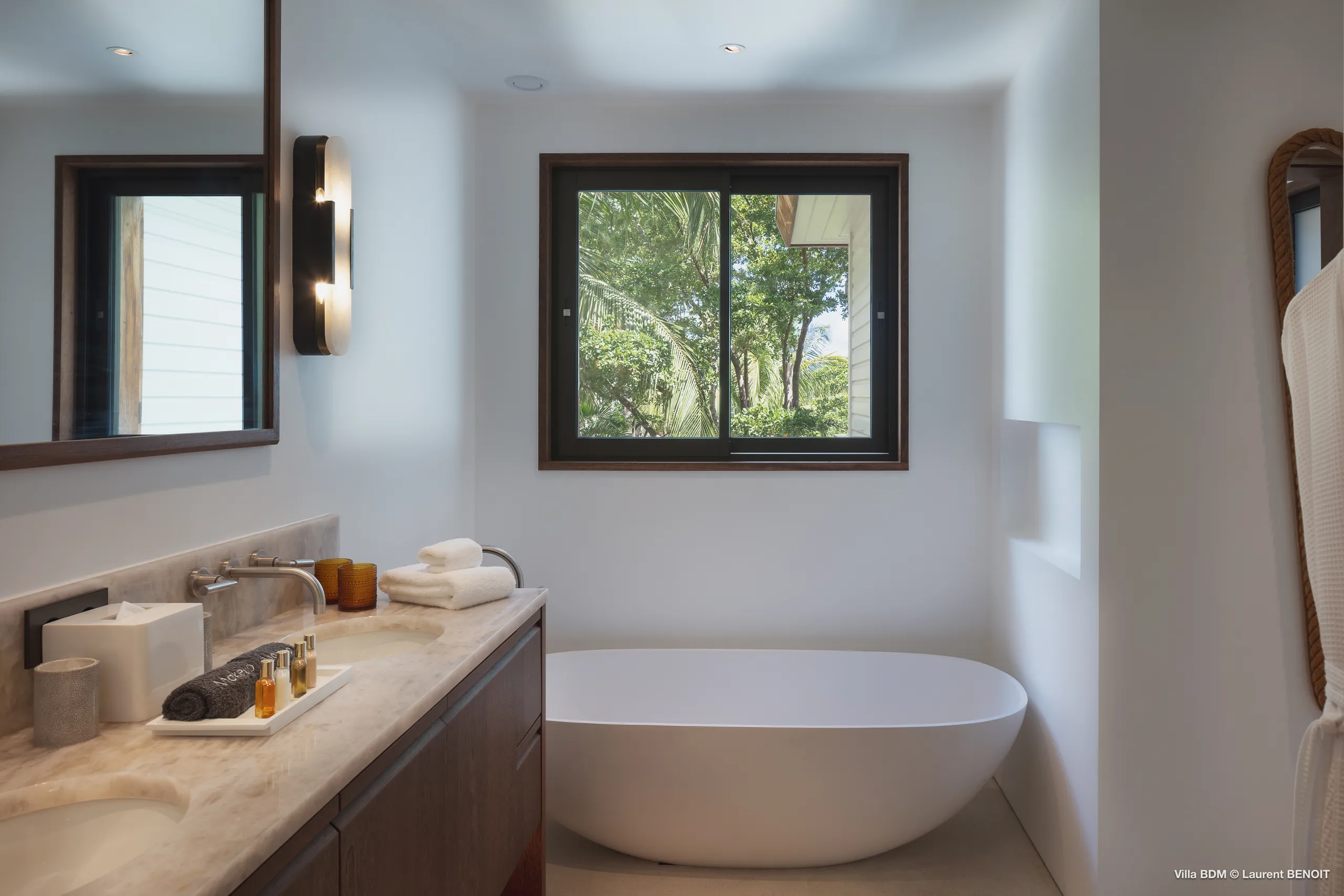 Modern St. Jean Beachfront Villa with Private Pool & Sea Views — photograph 10