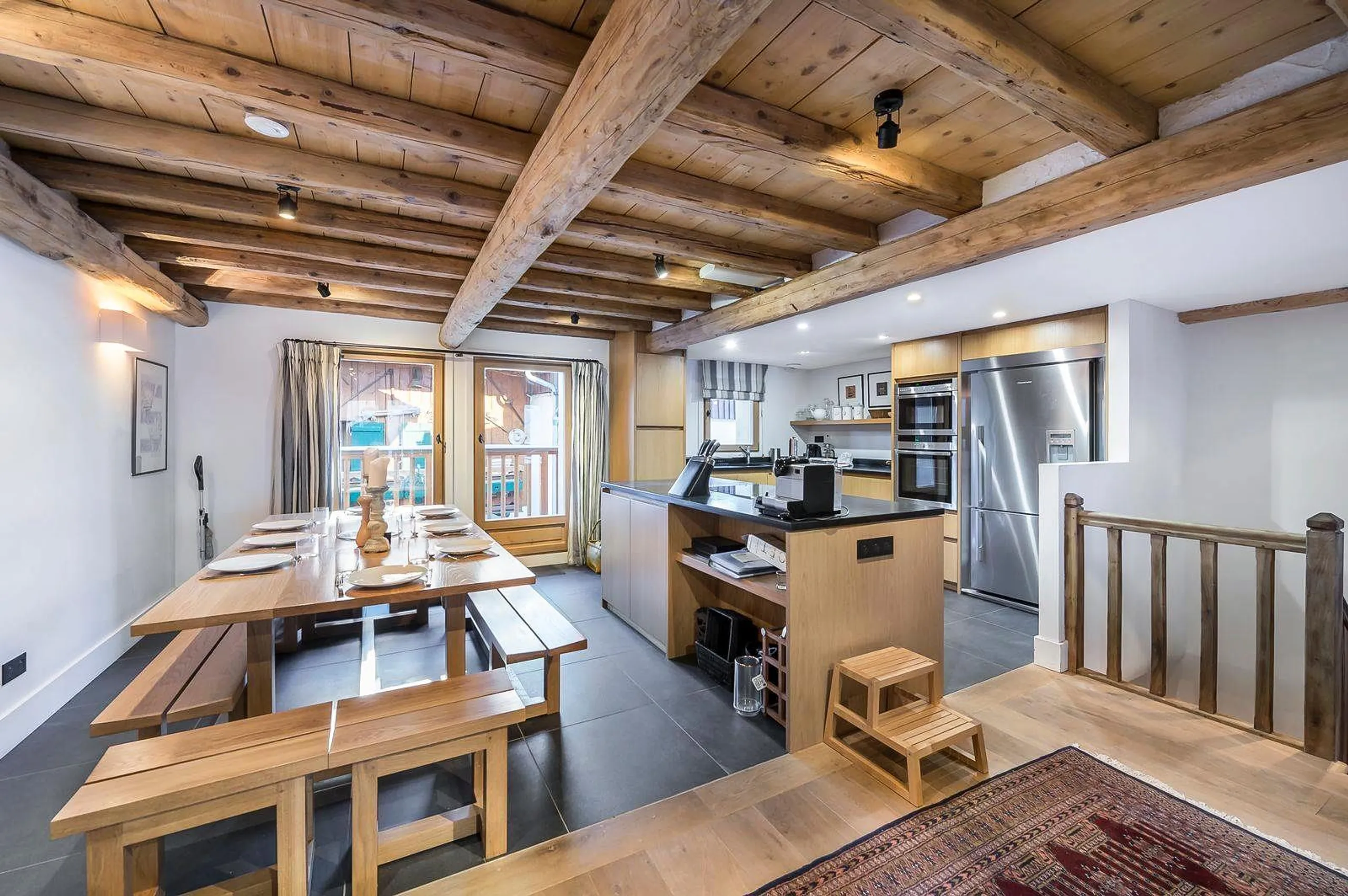 Serene Villa in Courchevel with Spacious Living Area and Cozy Bedrooms — photograph 6