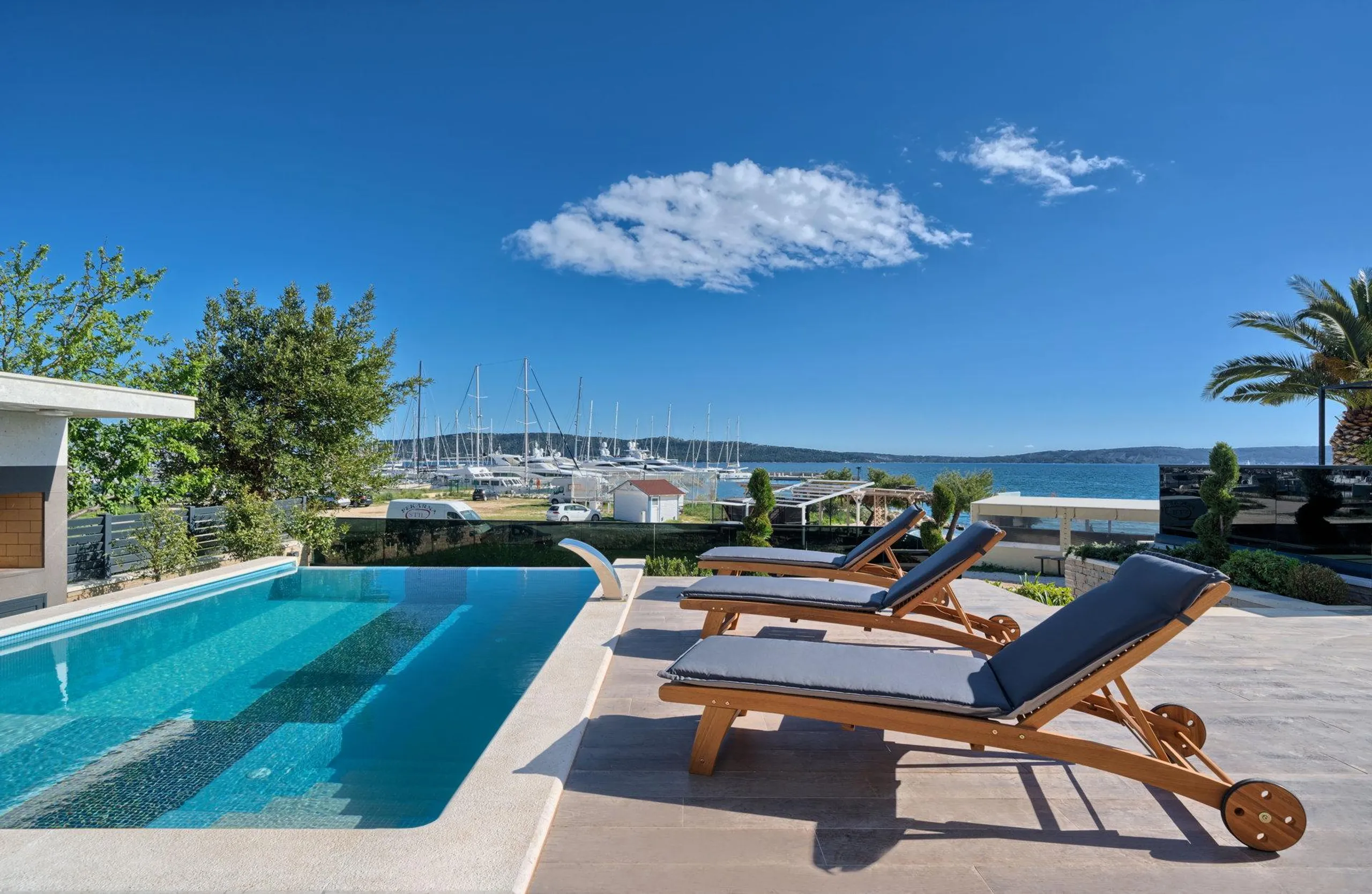 Beautiful 5-star 6-BR Villa with Heated Infinity Pool — photograph 12