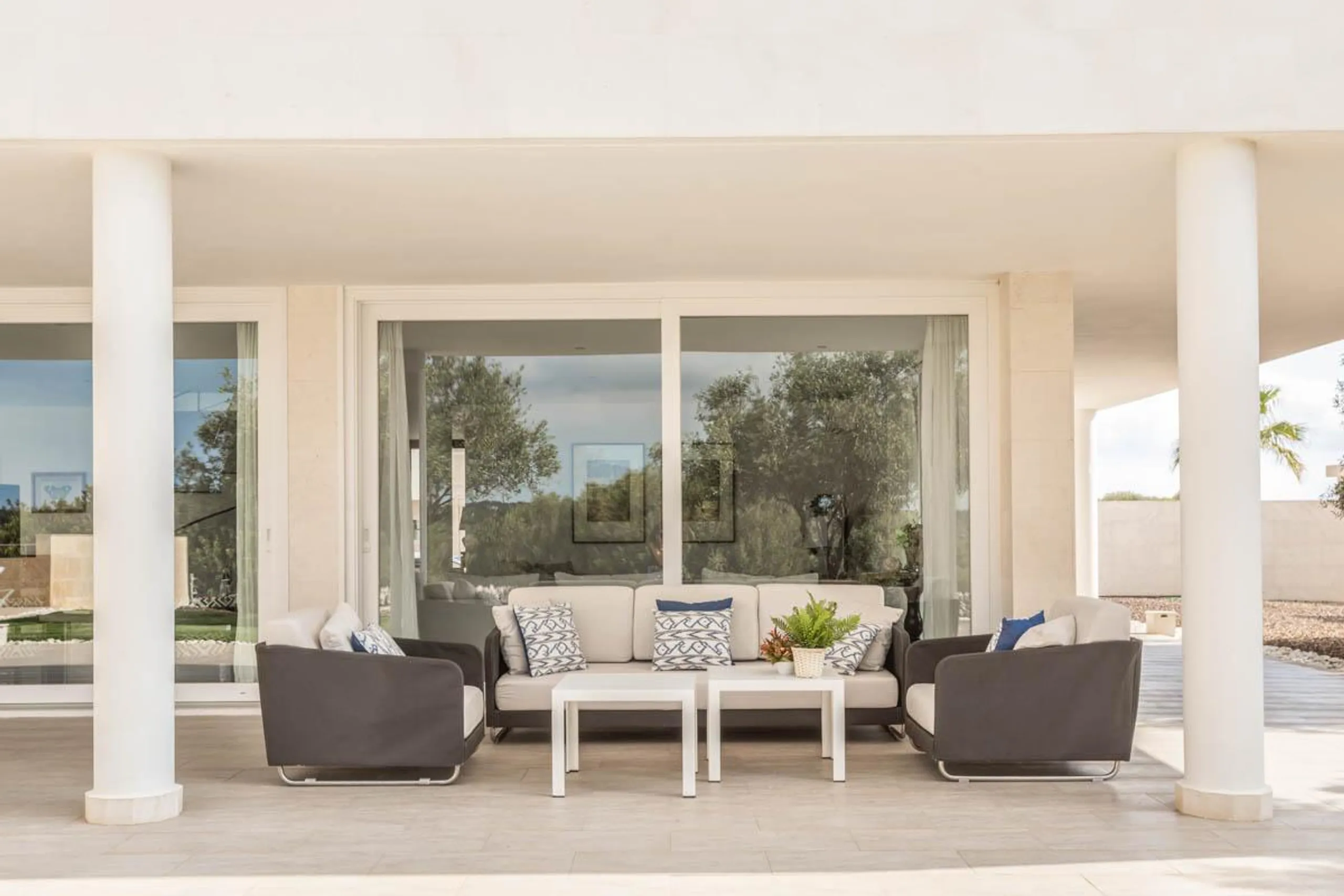 Grandiose 5BR Villa ﻿with Pool, Breathtaking Views of the Sea and the Natural Reserve of the Island — photograph 9