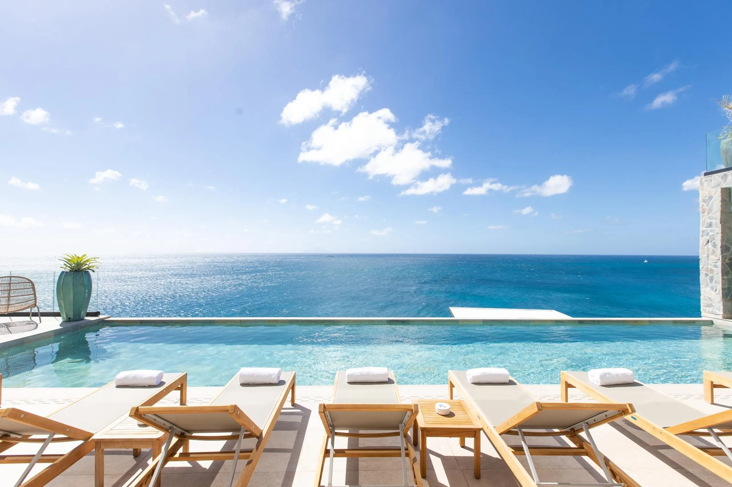 Indigo Bay Villa: A Masterpiece of Modern Design on Sint Maarten's Coast — photograph 9