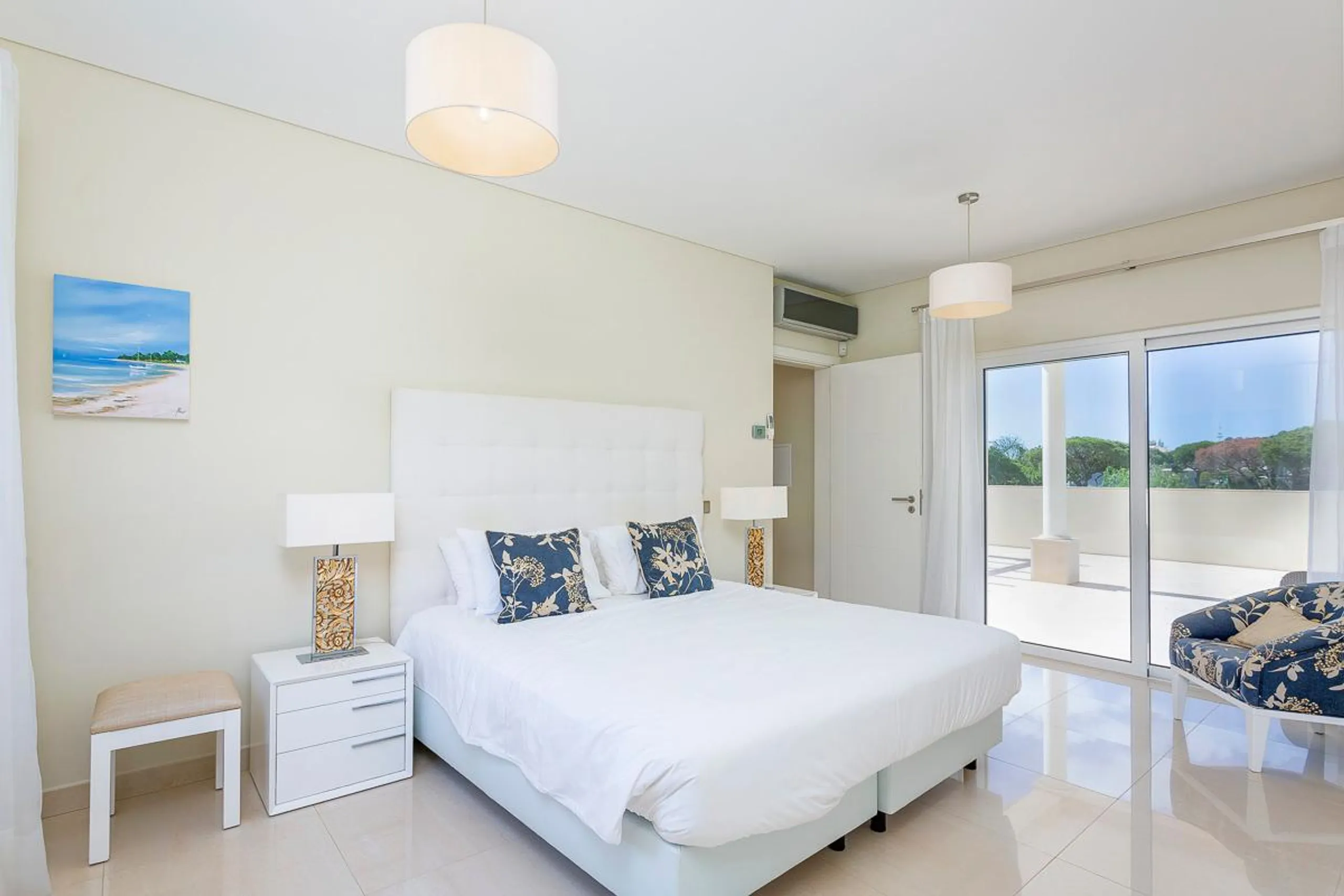 Spacious 6-Bedroom Villa with Private Pool and Golf Course Views — photograph 8