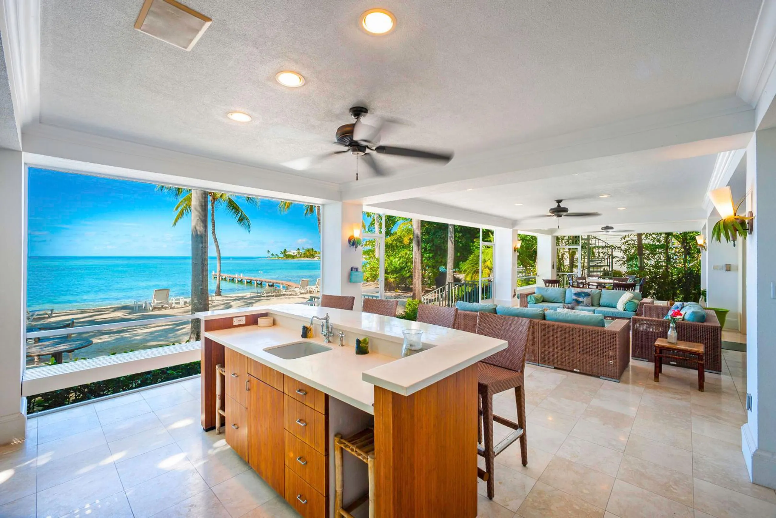Elegant Cayman Kai Beach Front Estate with Incredible Ocean Views — photograph 9