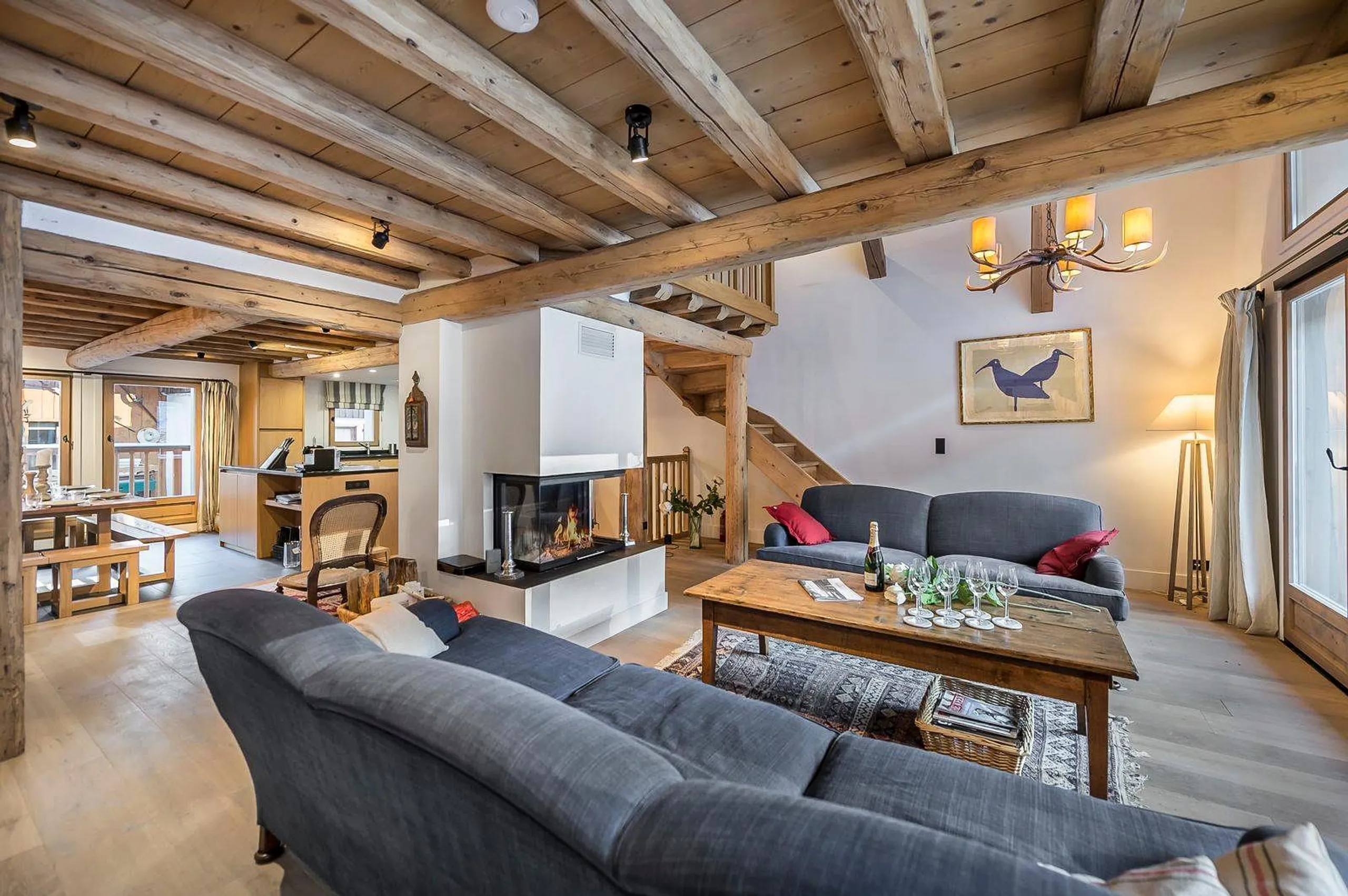 Serene Villa in Courchevel with Spacious Living Area and Cozy Bedrooms — photograph 2