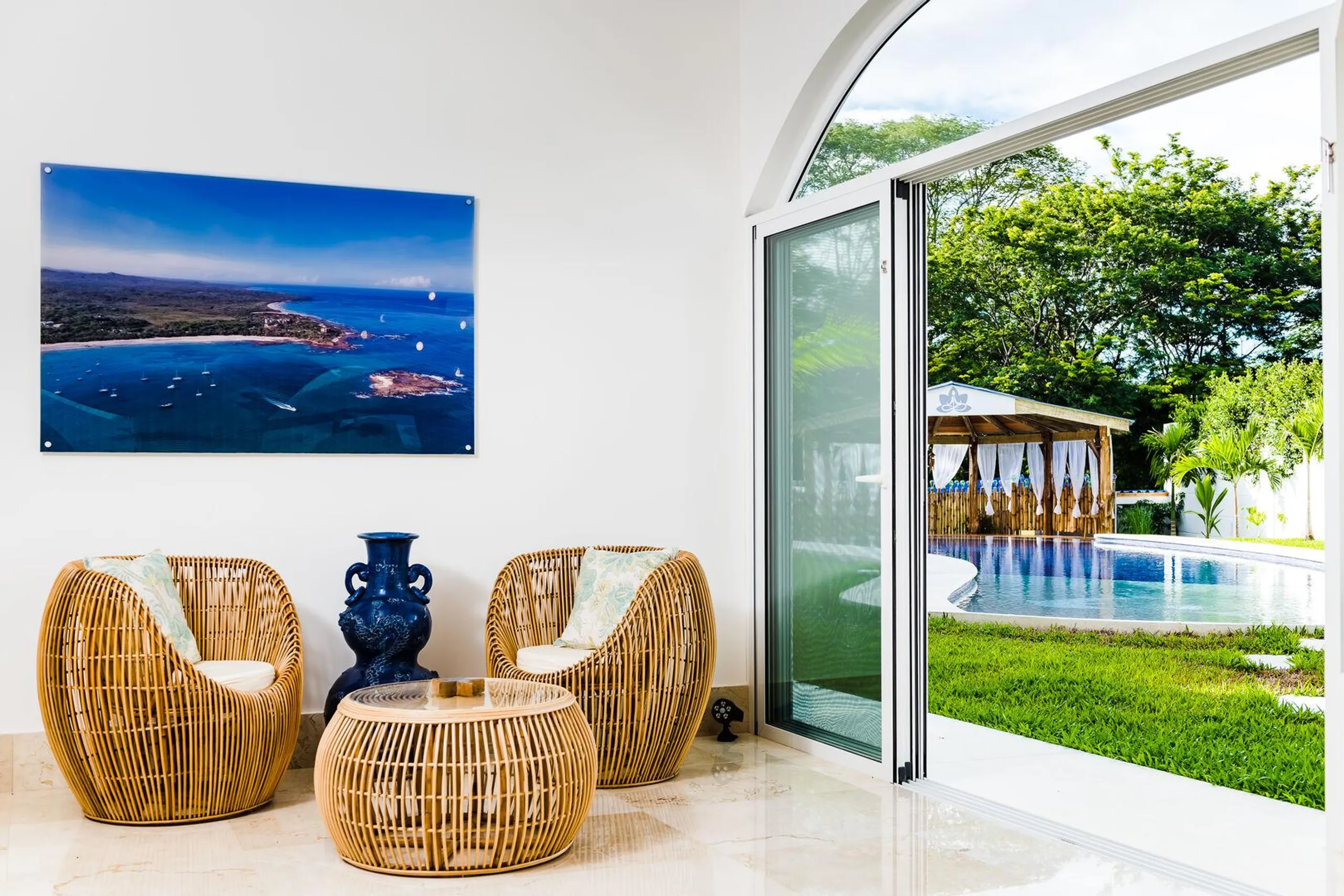 Regal Playa Langosta Villa with Gorgeous Pool and Garden Grounds — photograph 6