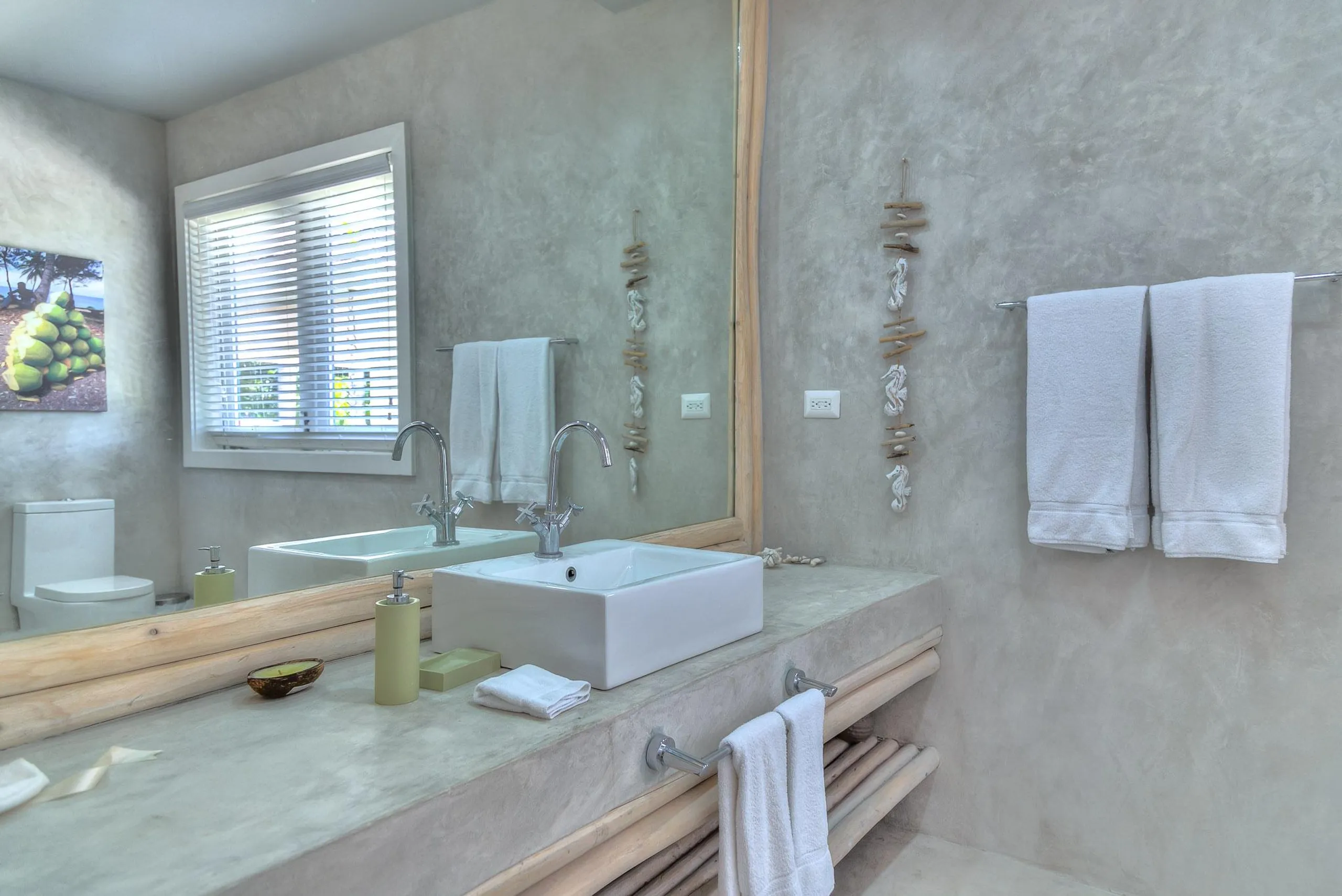 Spacious 4-Bedroom Villa with Private Pool and Art Nouveau Furnishings — photograph 12
