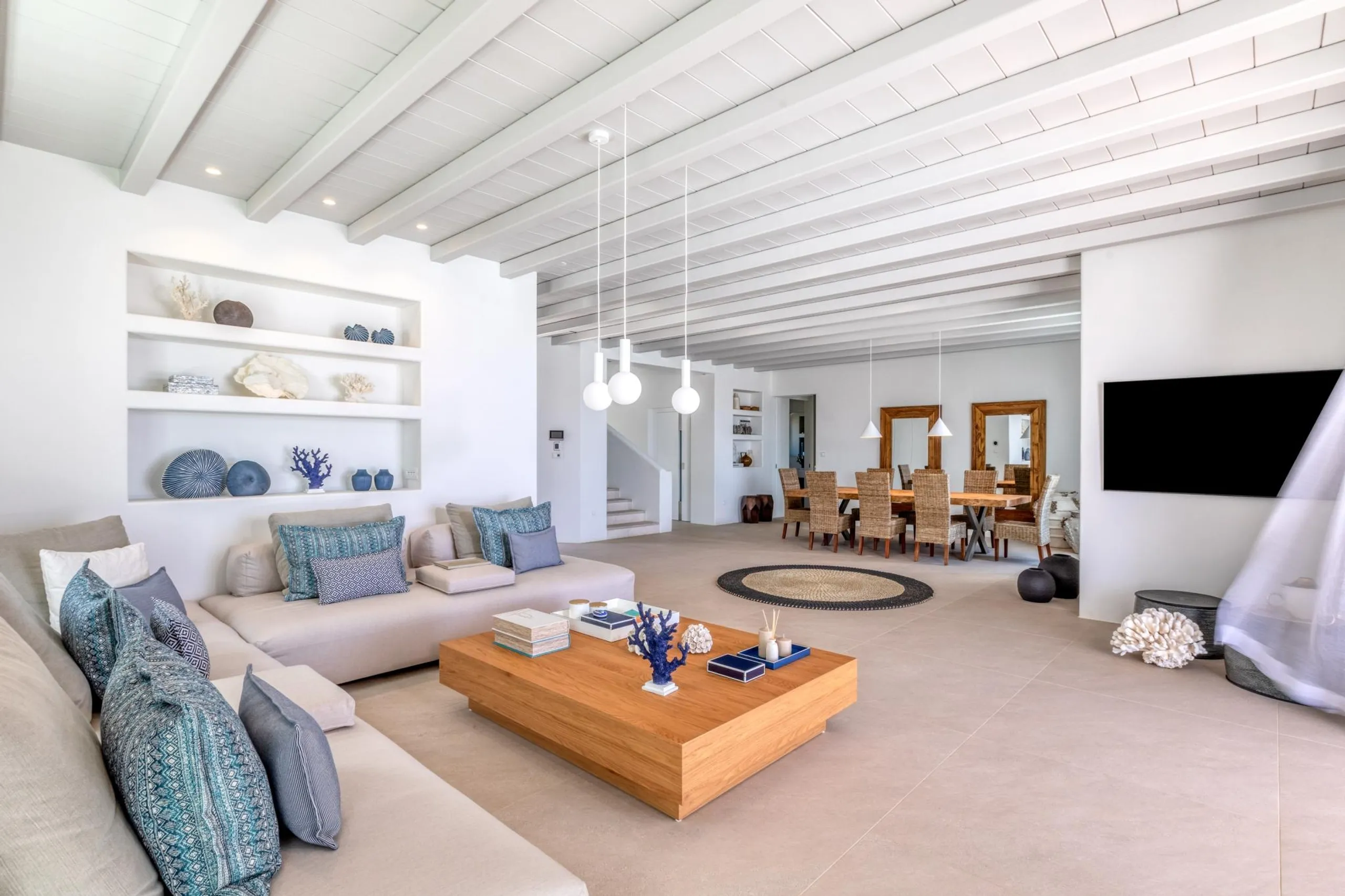 Serene Mykonos Estate with Invigorating Pool — photograph 10