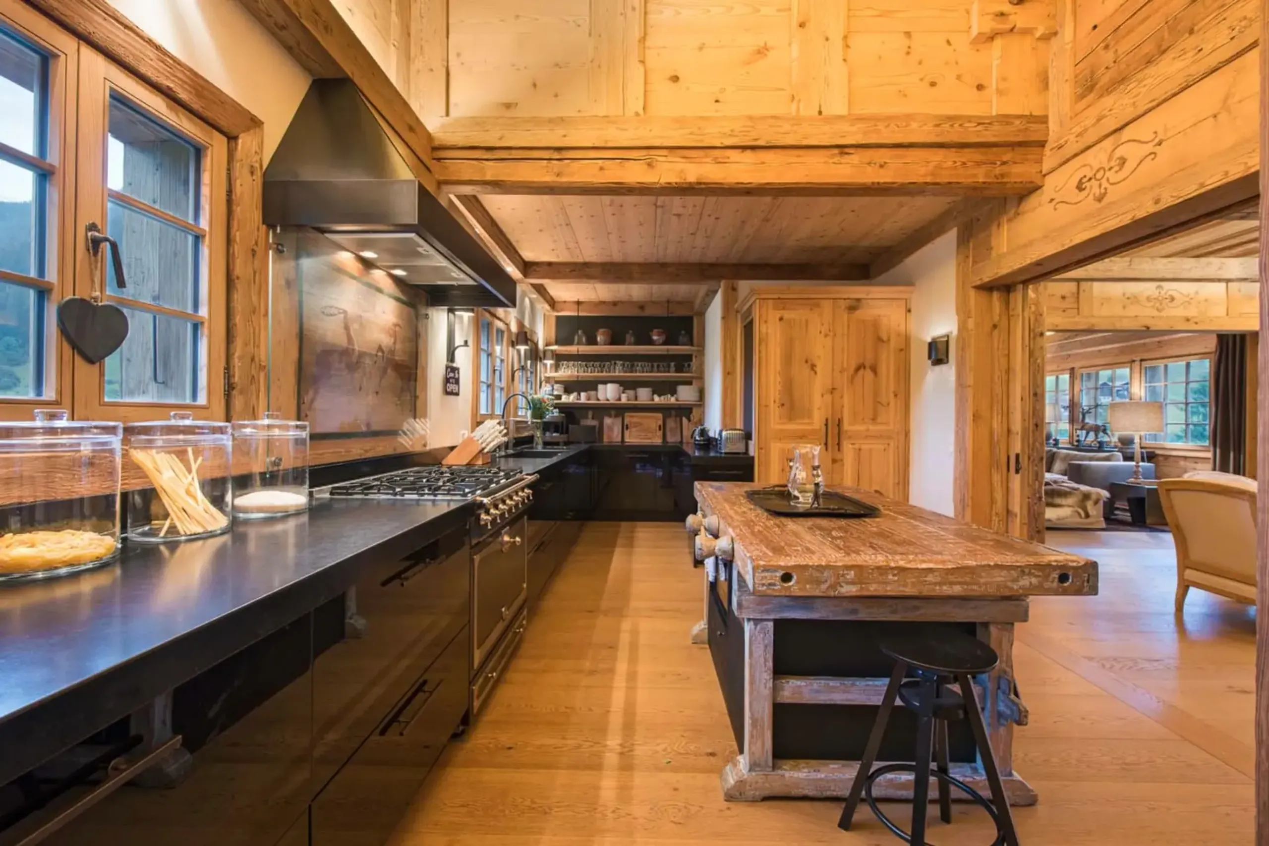 Traditional Swiss Chalet with Spa — photograph 10