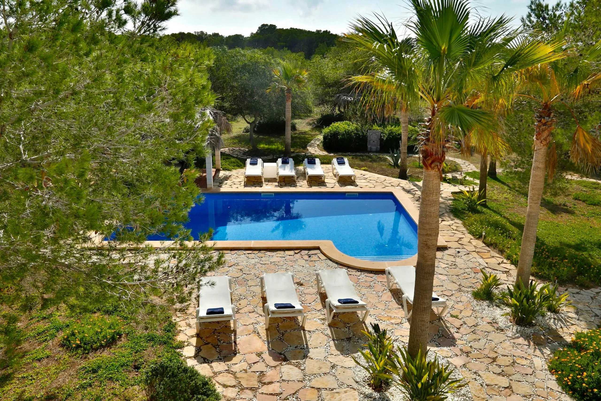 Spanish Paradise Luxe Villa with Private Pool and Gazebo — photograph 12