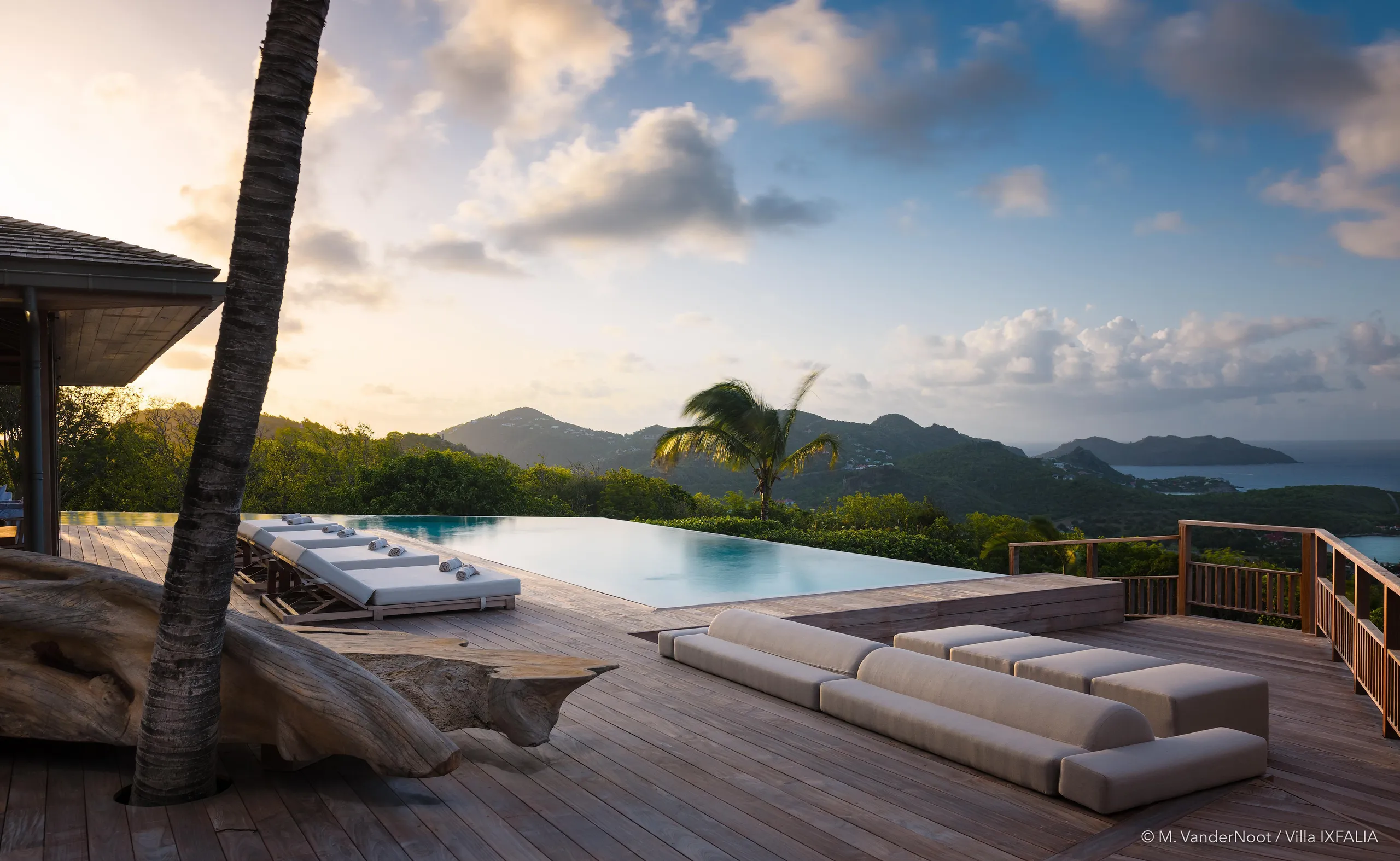 Gleaming Tropical Paradise Villa with Private Pool and Fitness Center — photograph 8