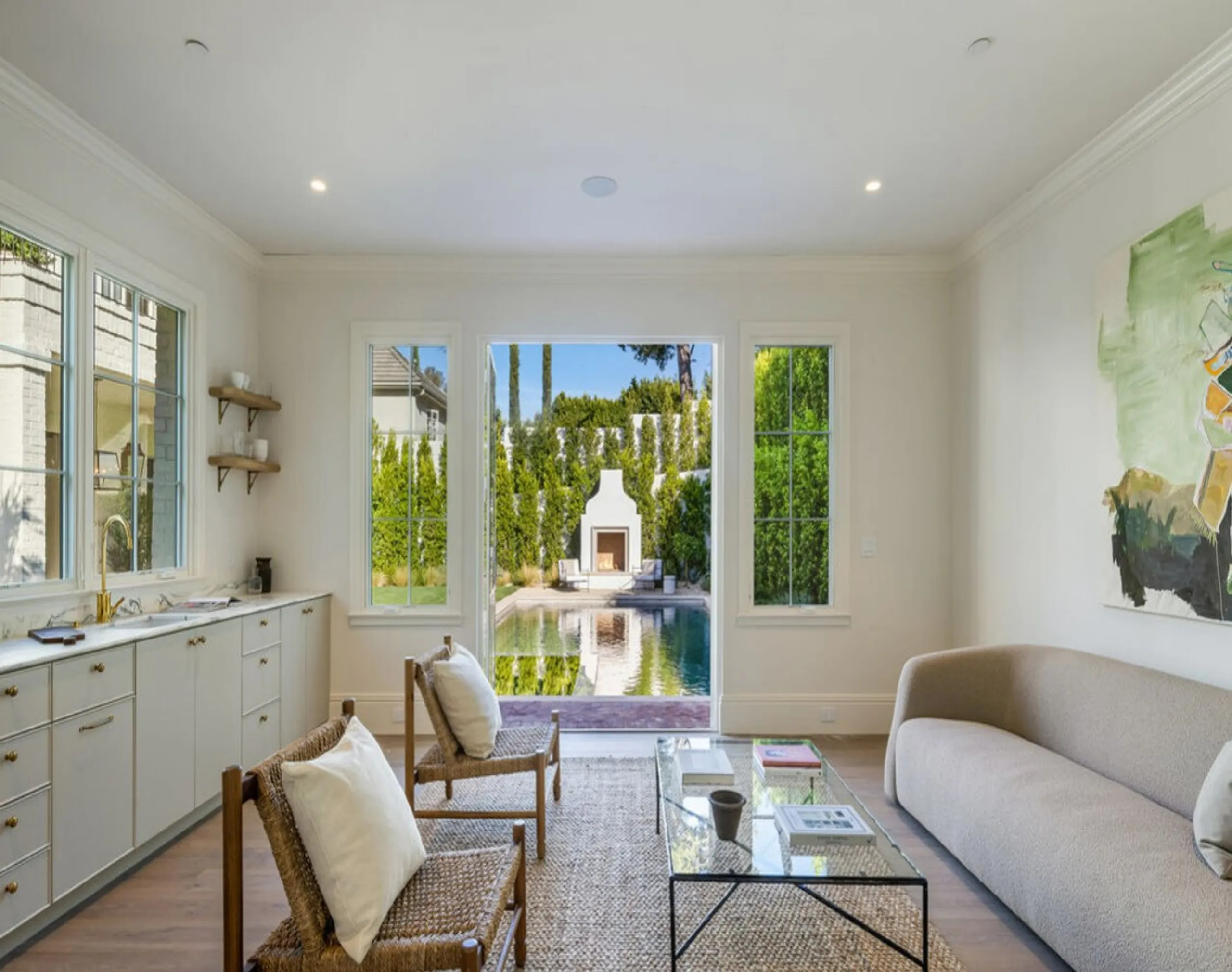 Outstanding Hillside Estate with Panoramic Views — photograph 6