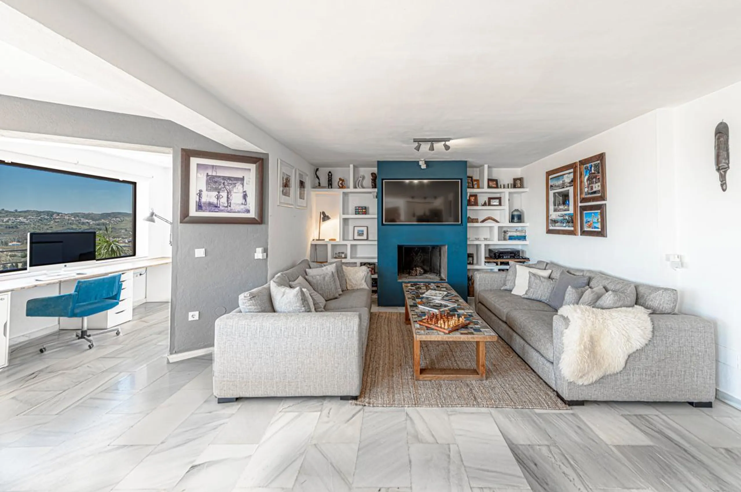 Deluxe Contemporary Villa with Pool and Mijas Hills Views — photograph 12
