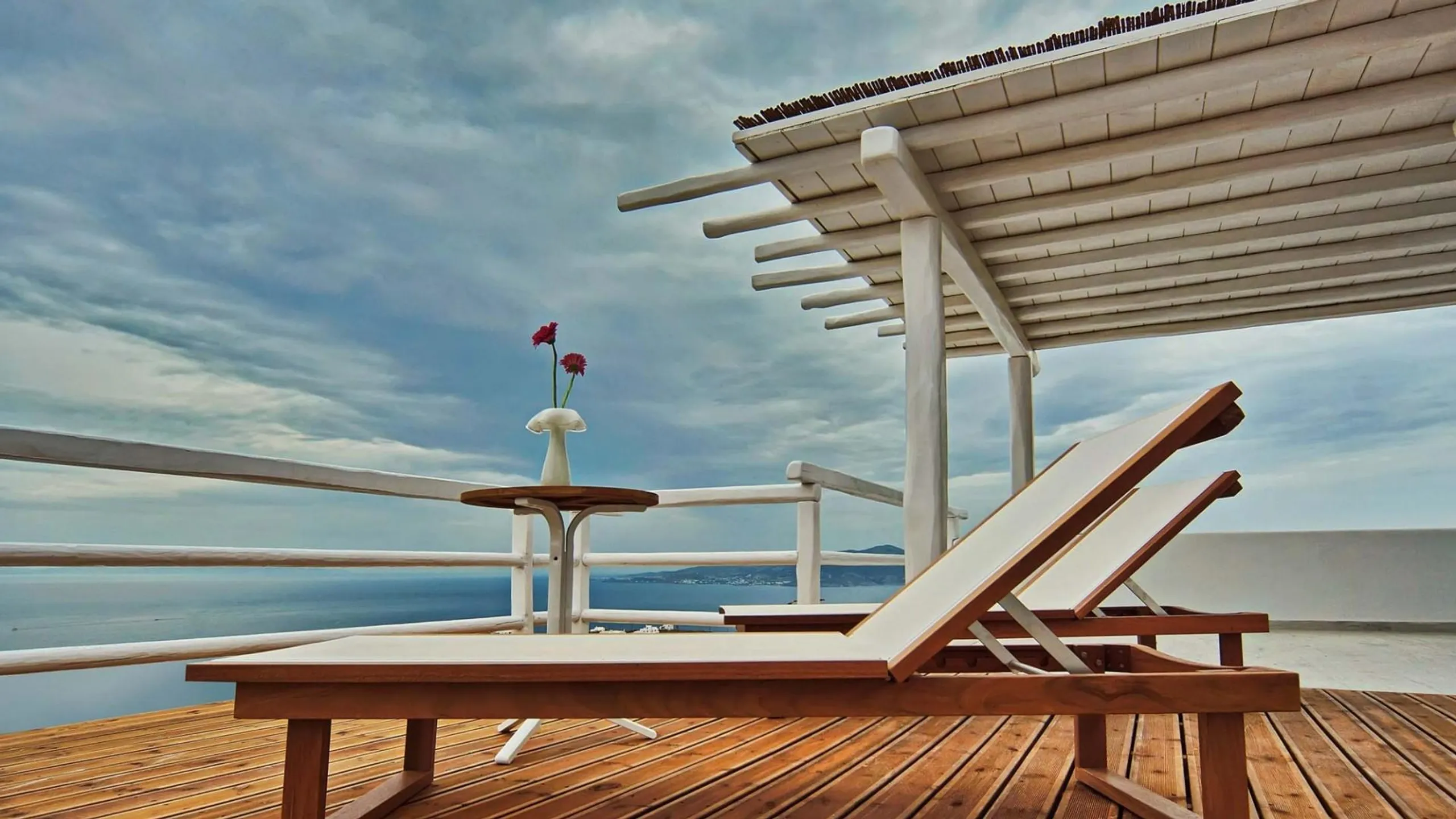 Rocky Hill's  Luxurious Escape with Majestic Pool with Overlooking Views — photograph 3