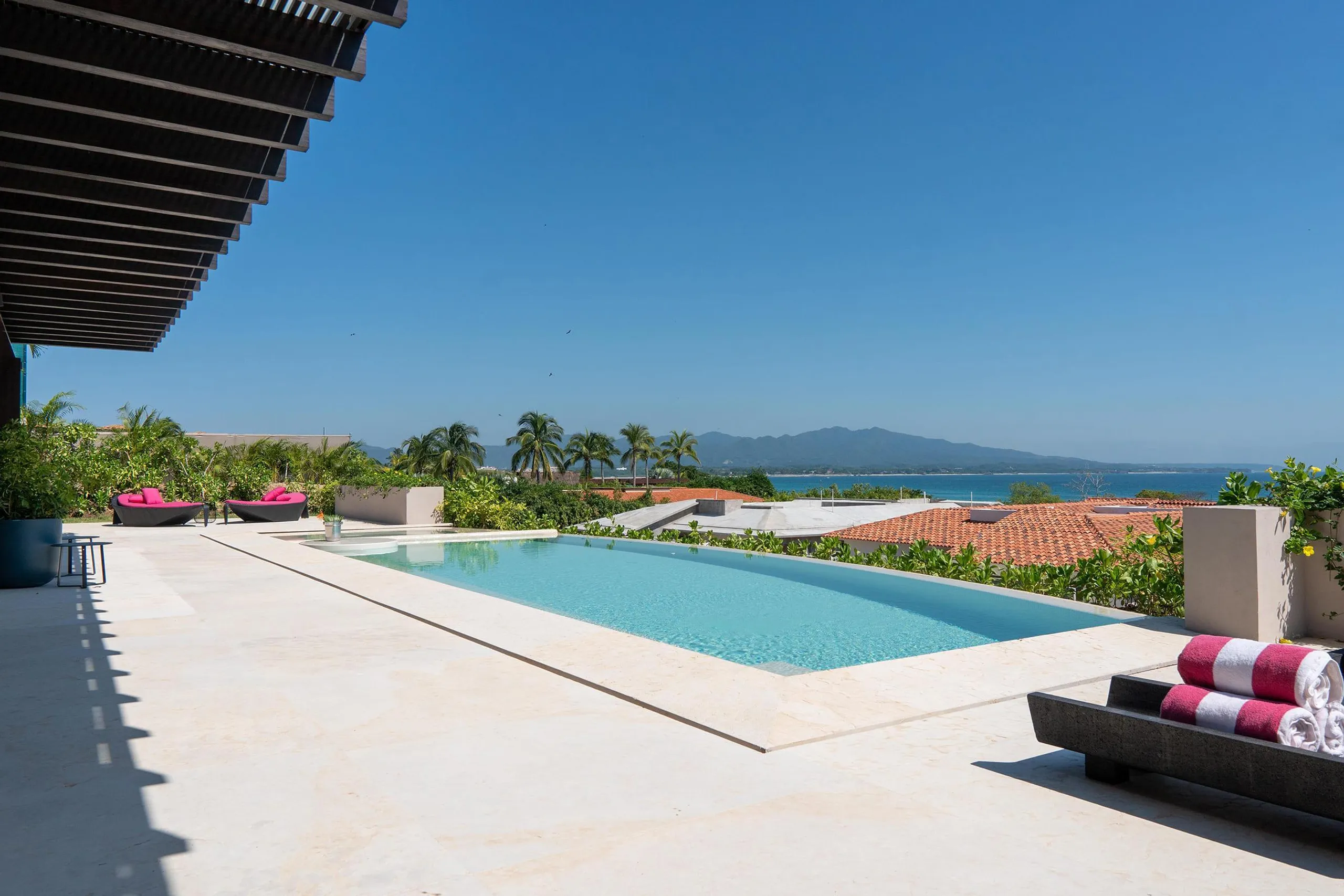 Refined Luxury View Villa with Infinity Pool and Ocean Views — photograph 5