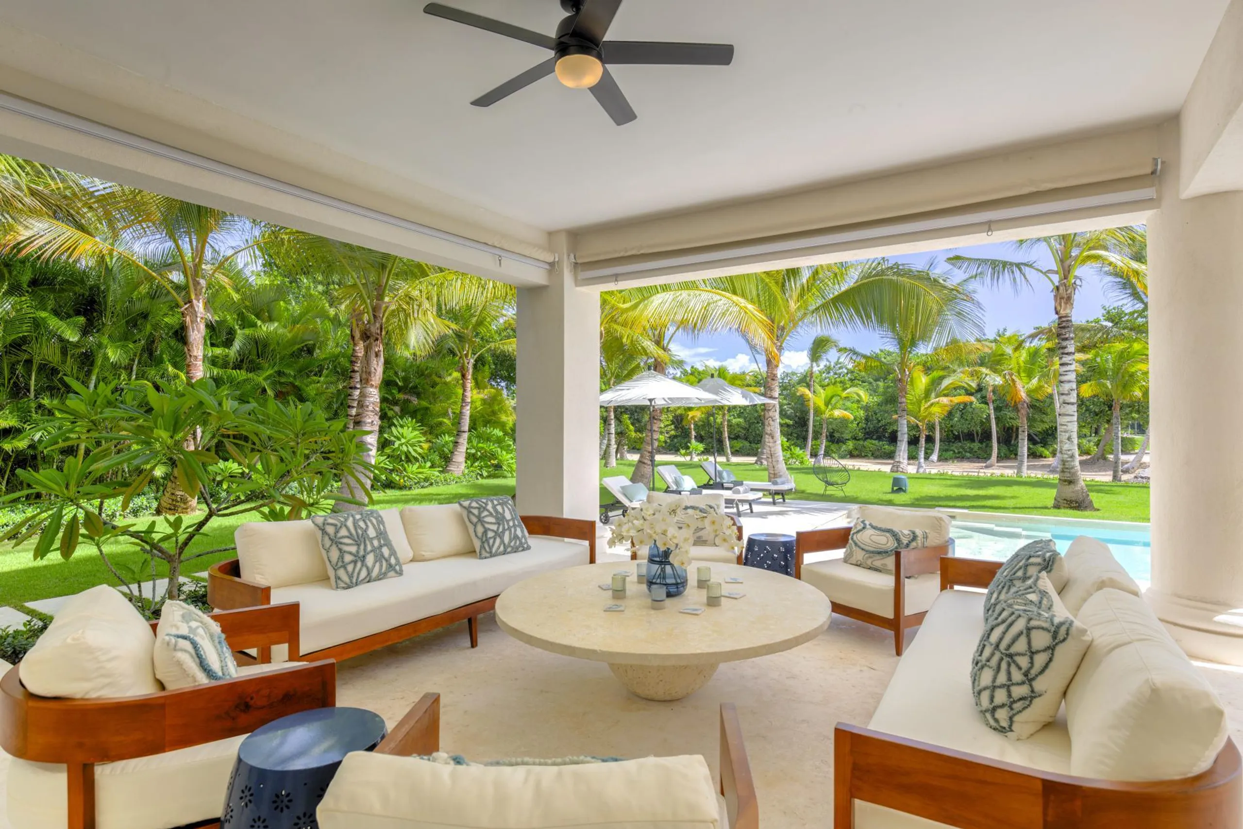 Exquisitely Furnished Villa with Private Pool, Green Meadows and Golf Courses — photograph 6