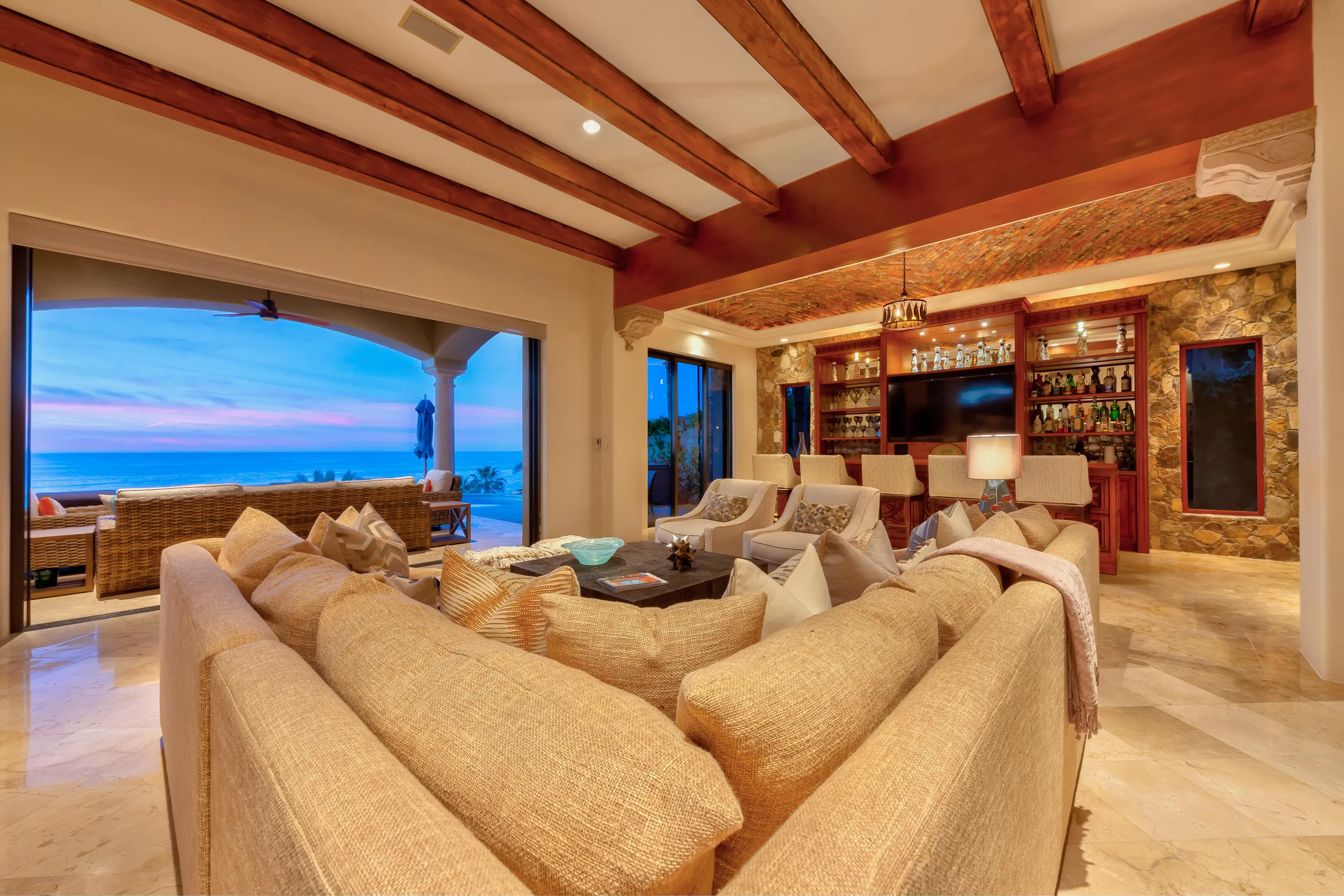 Majestic 4000 Sqt Beachfront Villa with Private Swimming Pool and Club Access — photograph 6