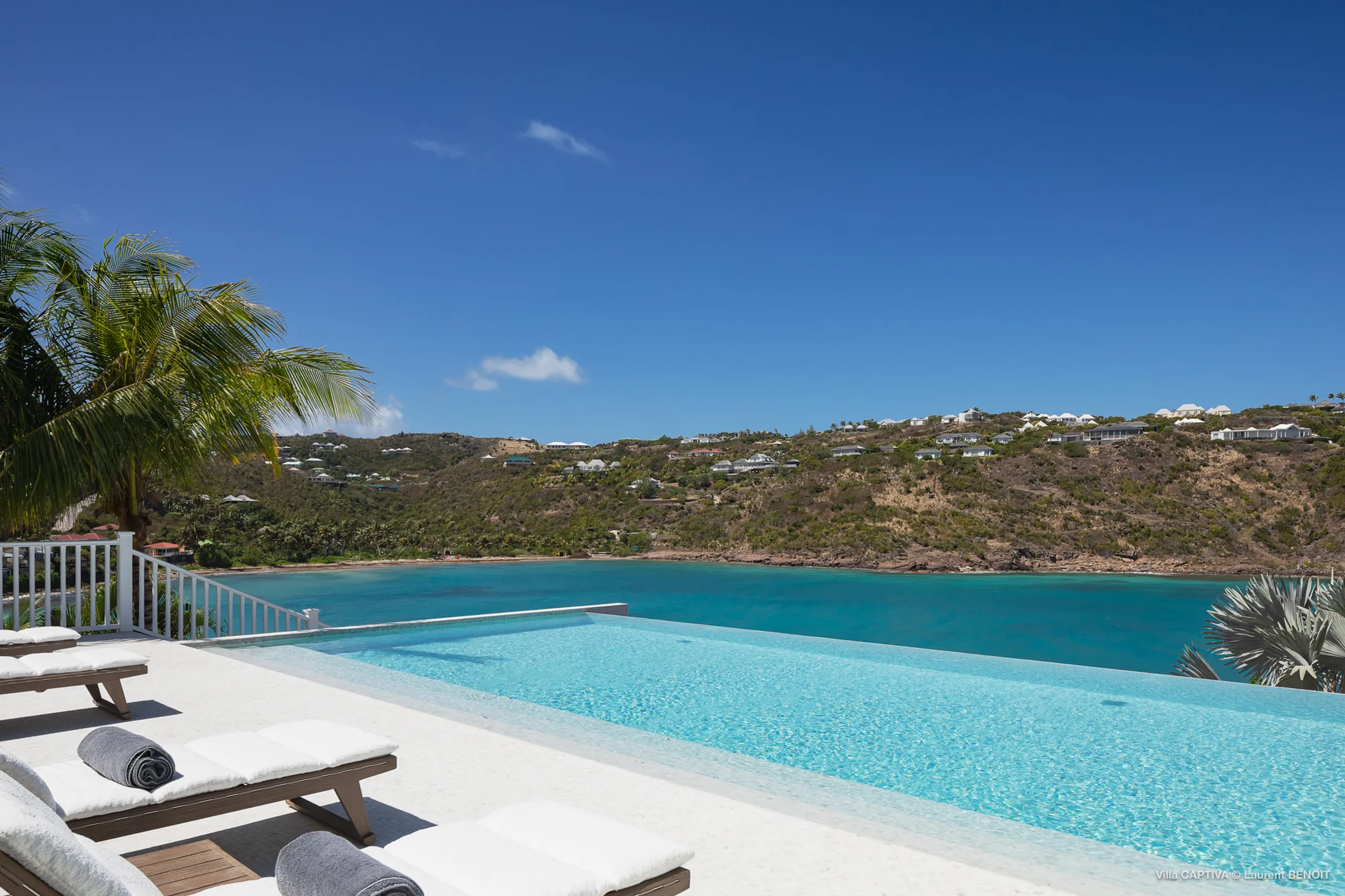 Waterfront St. Barth Villa with Private Dock, Heated Pool & Airy Living Spaces — photograph 6