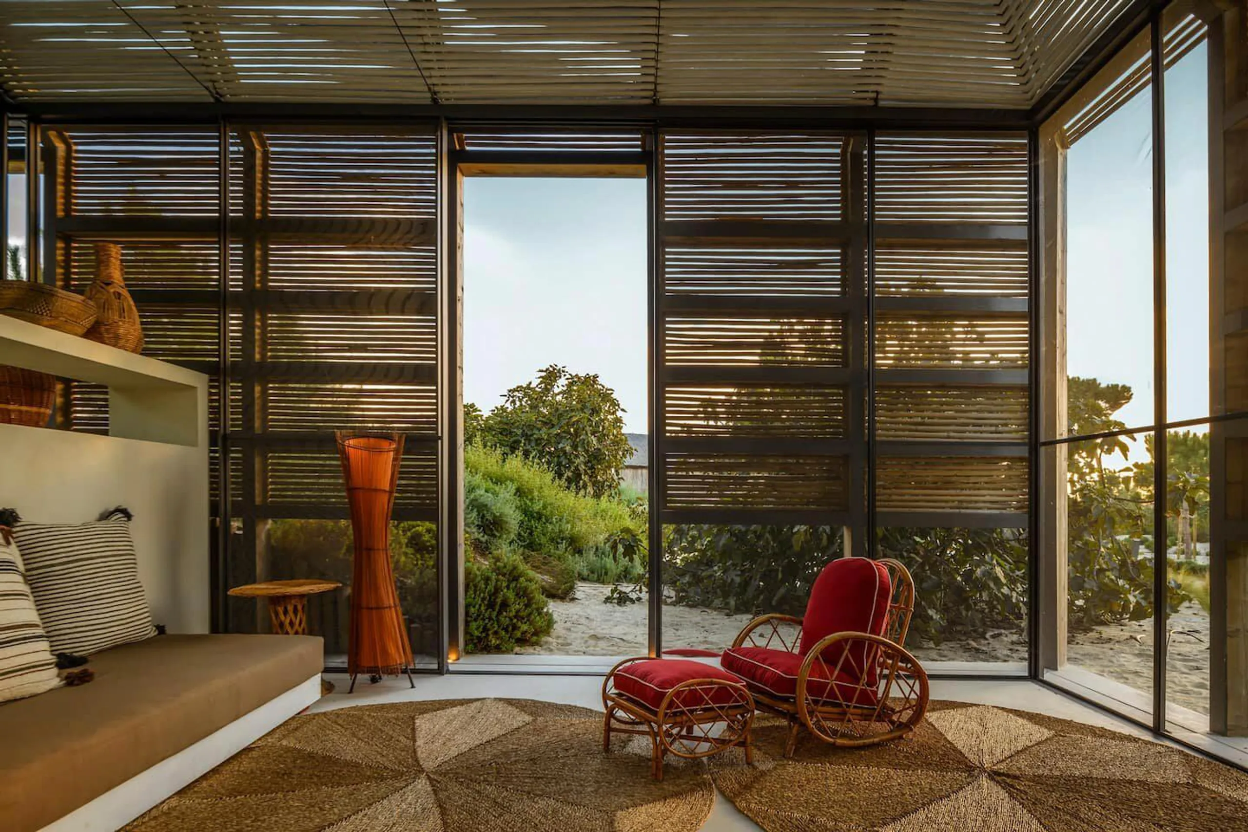Unique Architectural Villa with Private Pool and Stunning Views — photograph 11