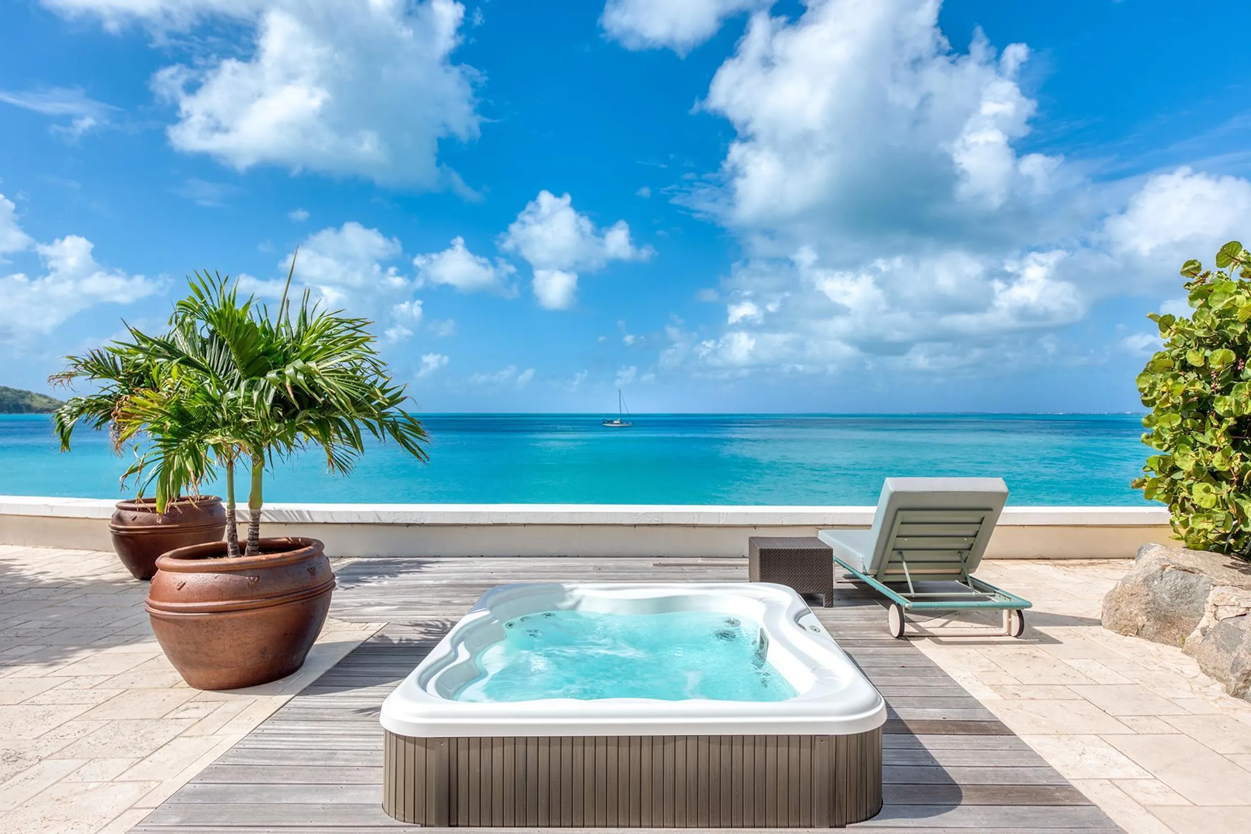 Serene Contemporary Ocean Front Villa with Private Pool and Ocean Views — photograph 5