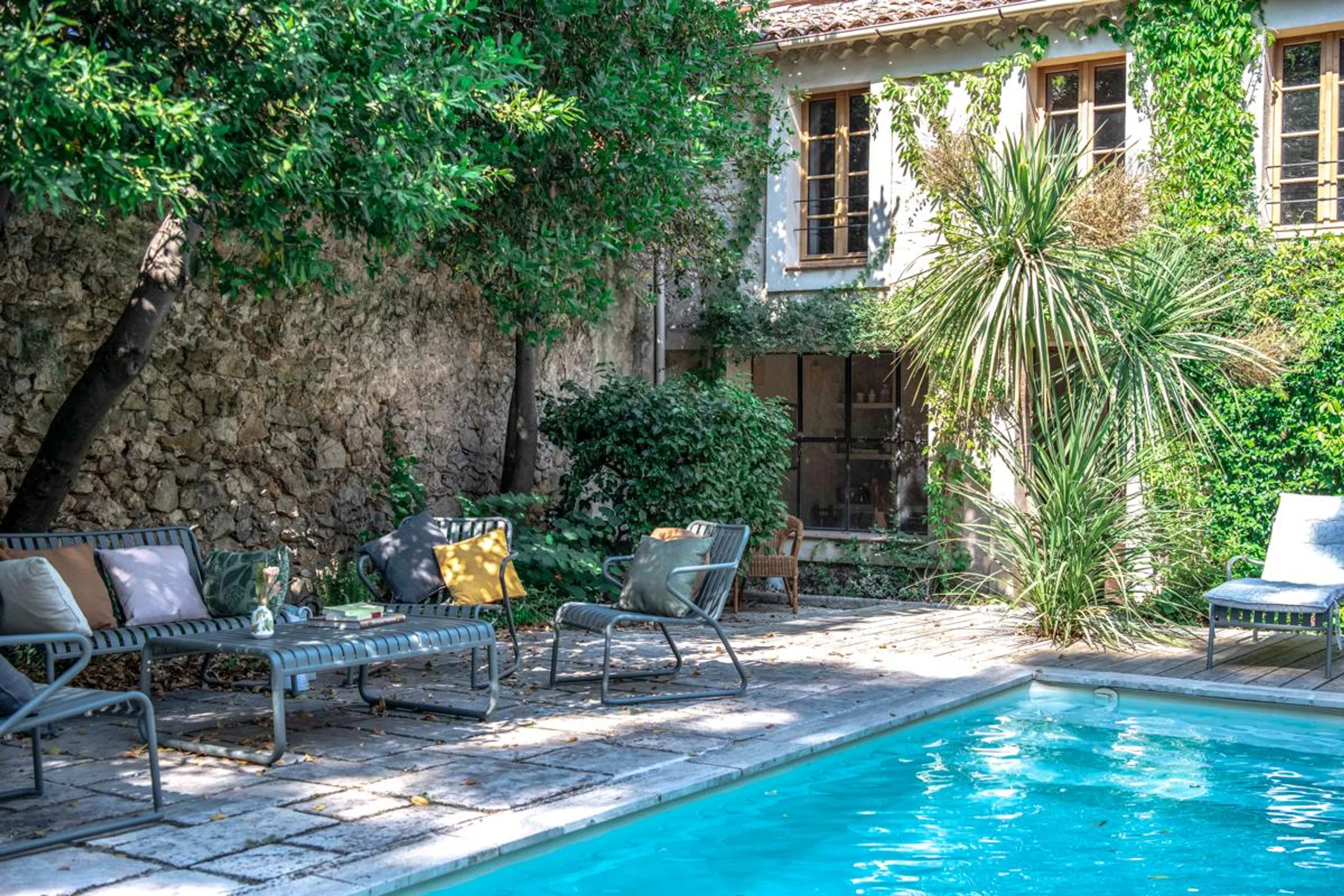 Princely 19th-Century Villa with Private Pool and Al Fresco Dining — photograph 2