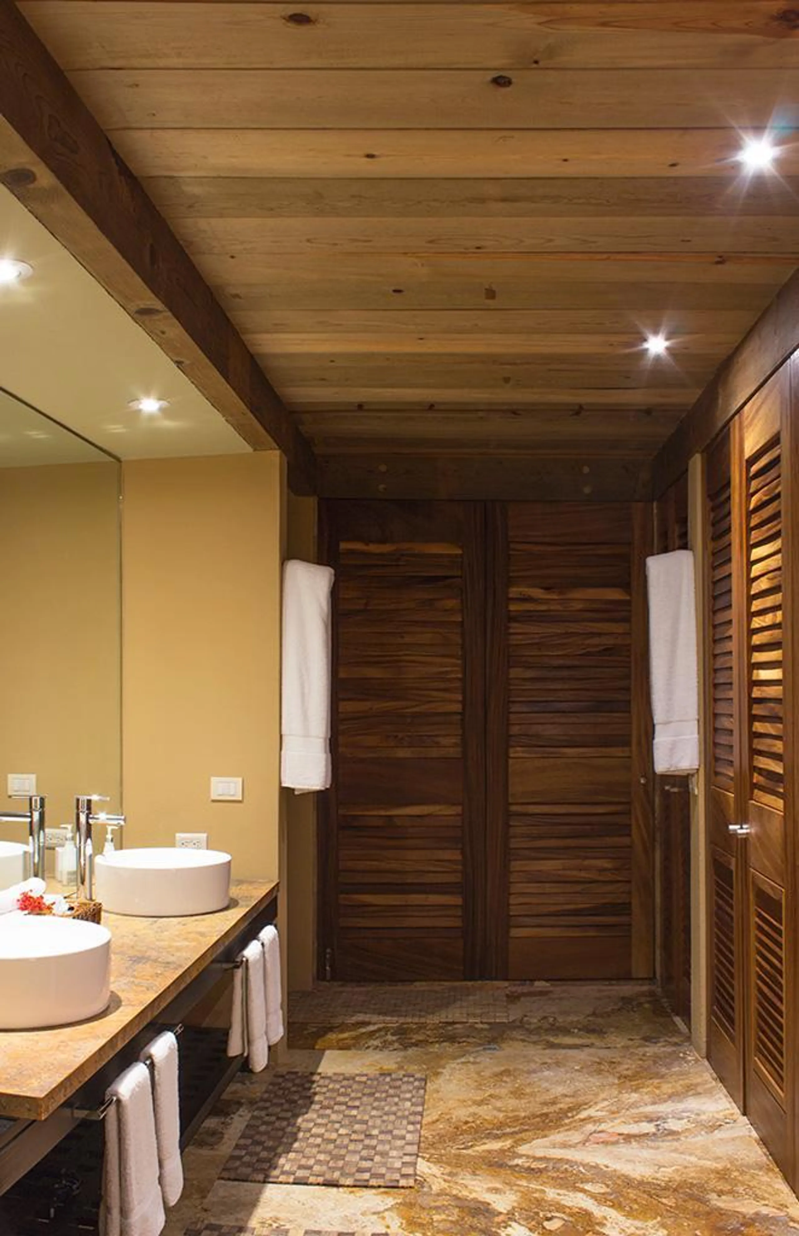 Luxury Ultra Eco Villa with Private Pool and Lush Grounds — photograph 9