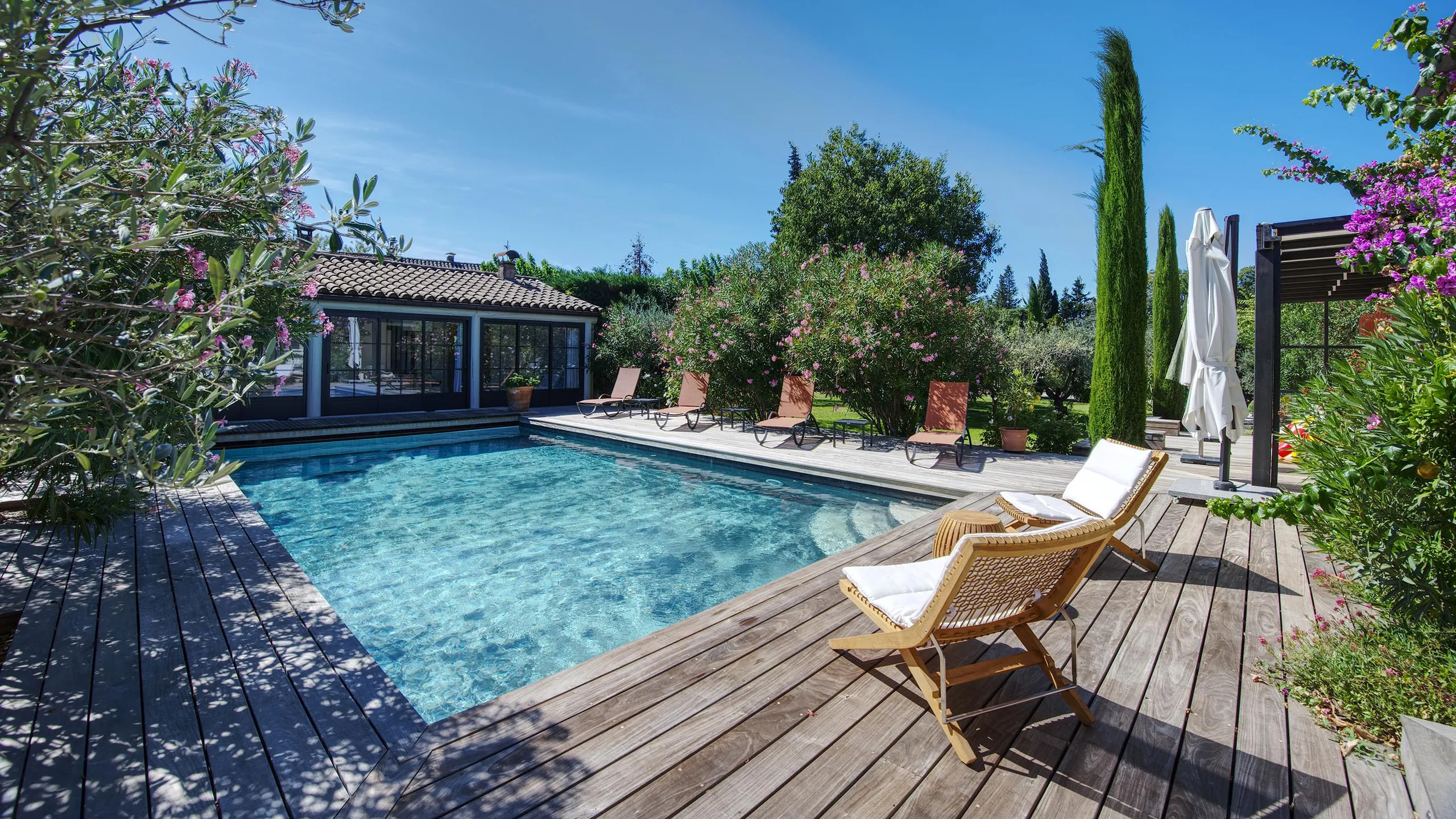 Blissful Retreat with Pool and Mountain Views — photograph 2