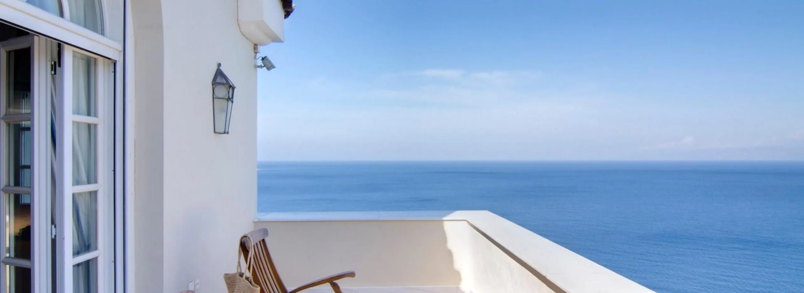 Majestic Villa with Private Heated Pool and Amazing Views of Endless Blue Touching the Horizon — photograph 8