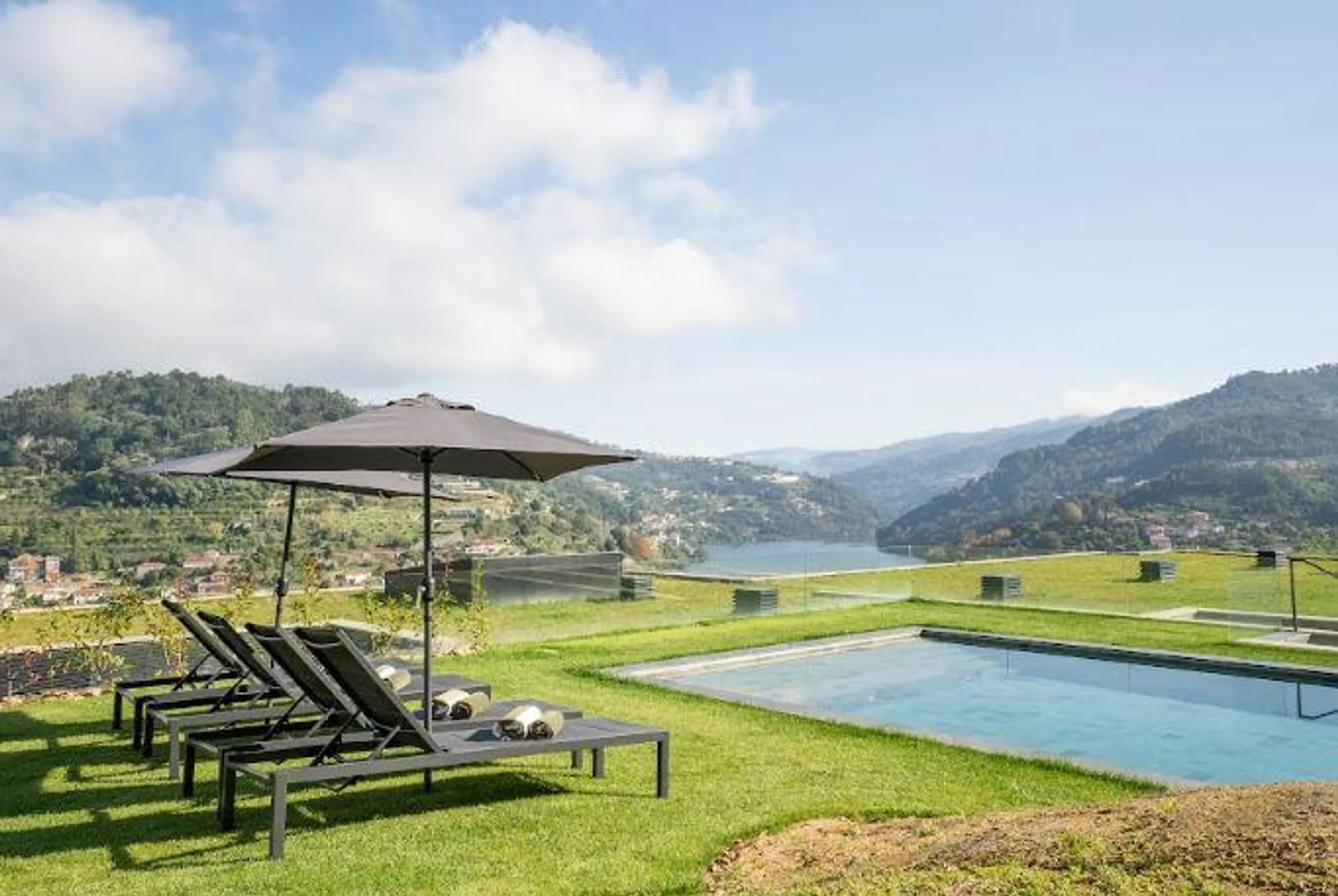 Stunning Luxury Estate with Private Pool and Panoramic River Views, Cinfaes