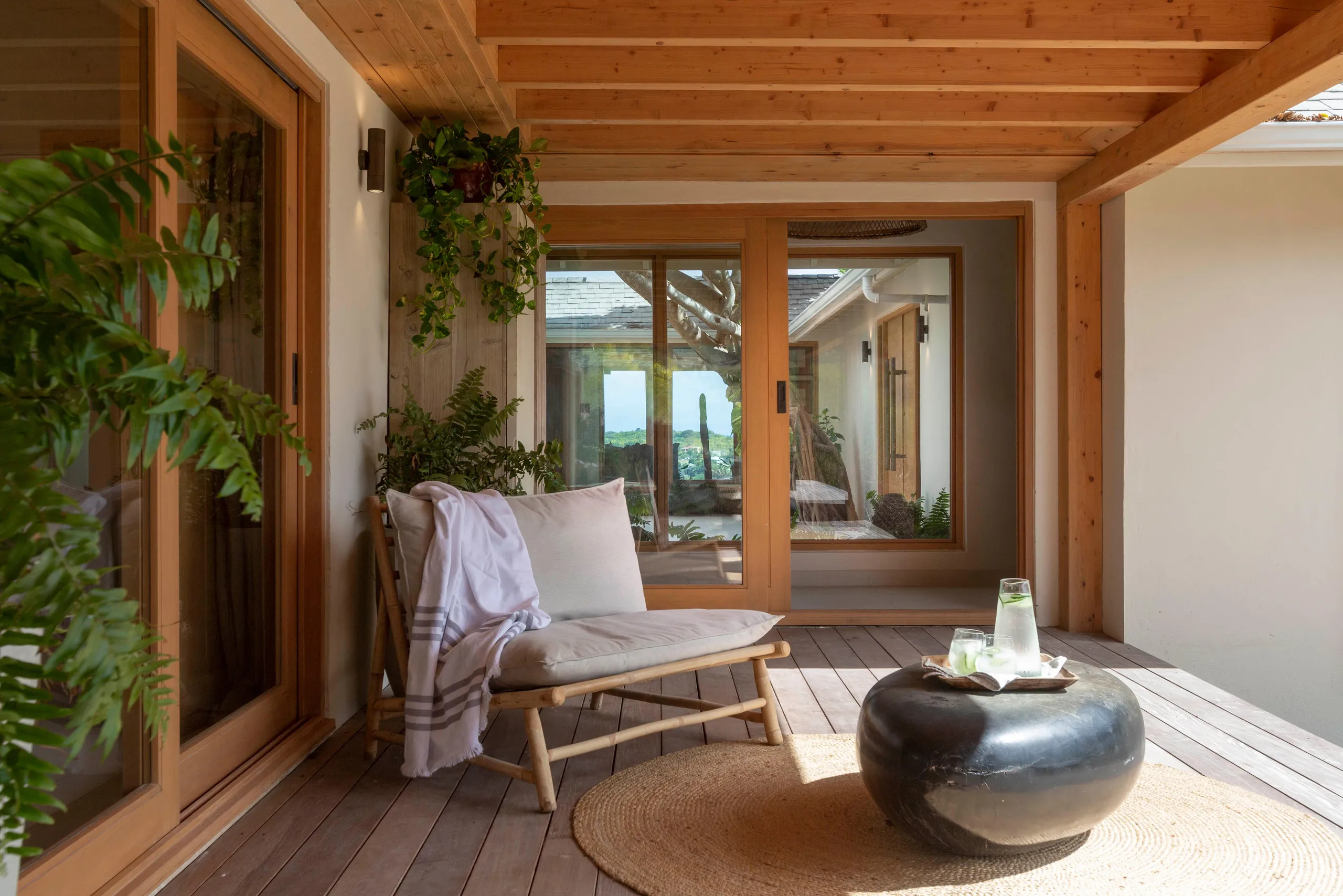 Plush and Inviting Villa with Infinity Pool,Jacuzzi, and Spectacular Sunset Views — photograph 10