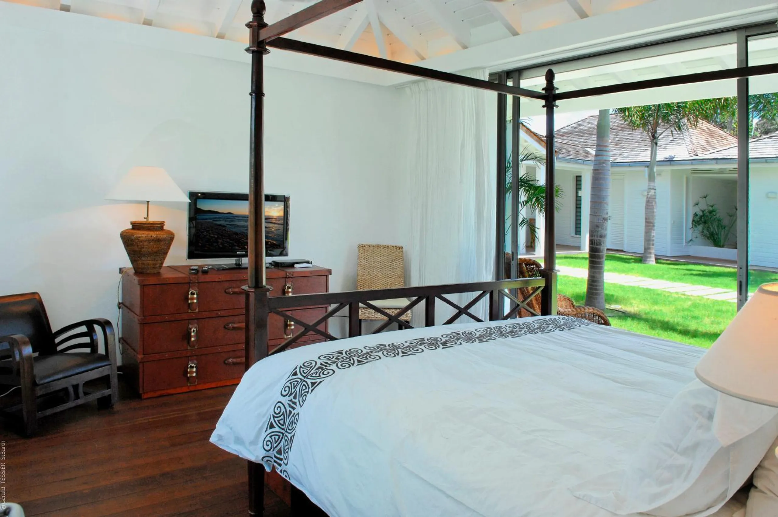Lavish Luxury Villa with Private Pool and Ocean Views — photograph 7