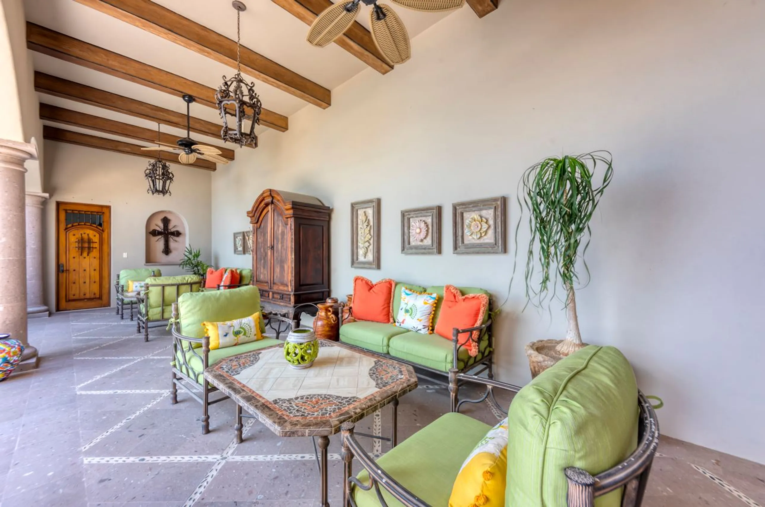 Glorious Spanish Style Villa with Private Infinity Pool, Golf Access and Panoramic Views — photograph 4